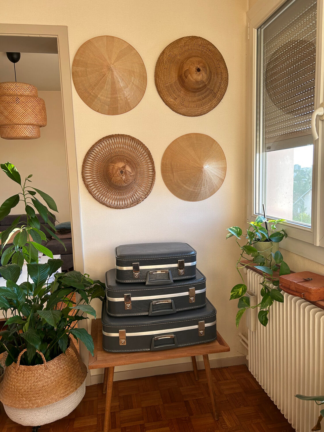 Complete set of "stewardess" nesting suitcases