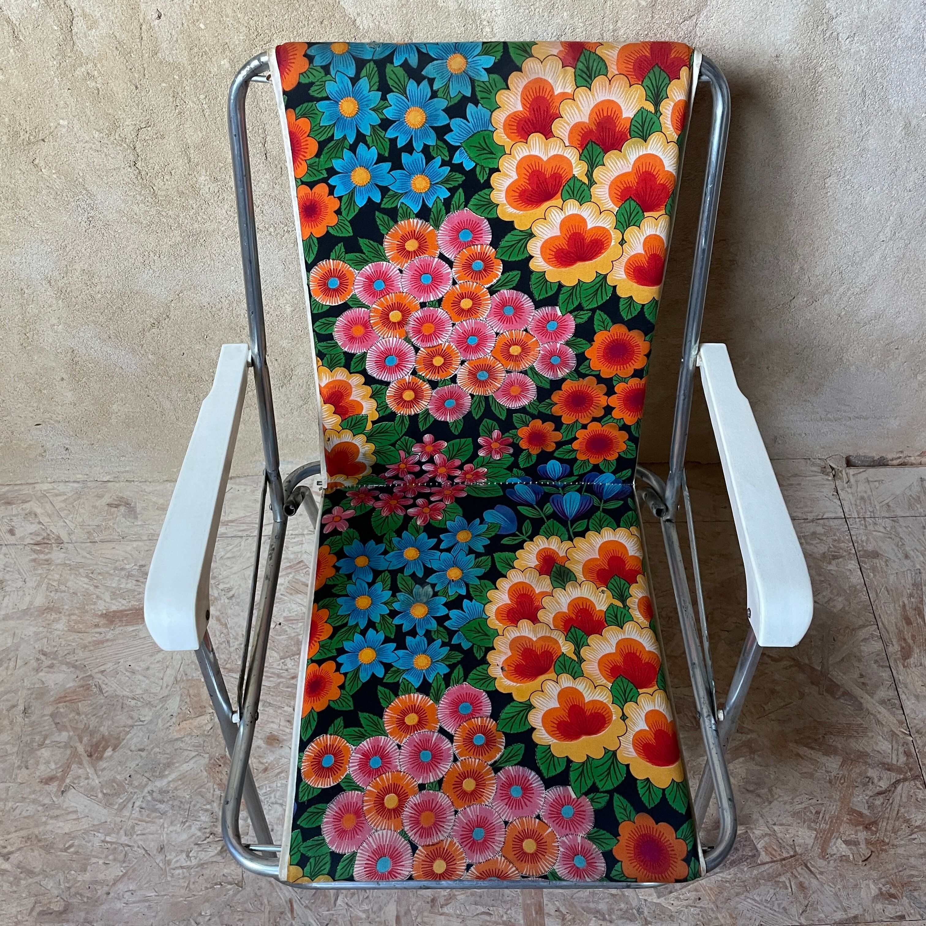 Foldable camping chair, multicolor flower pattern