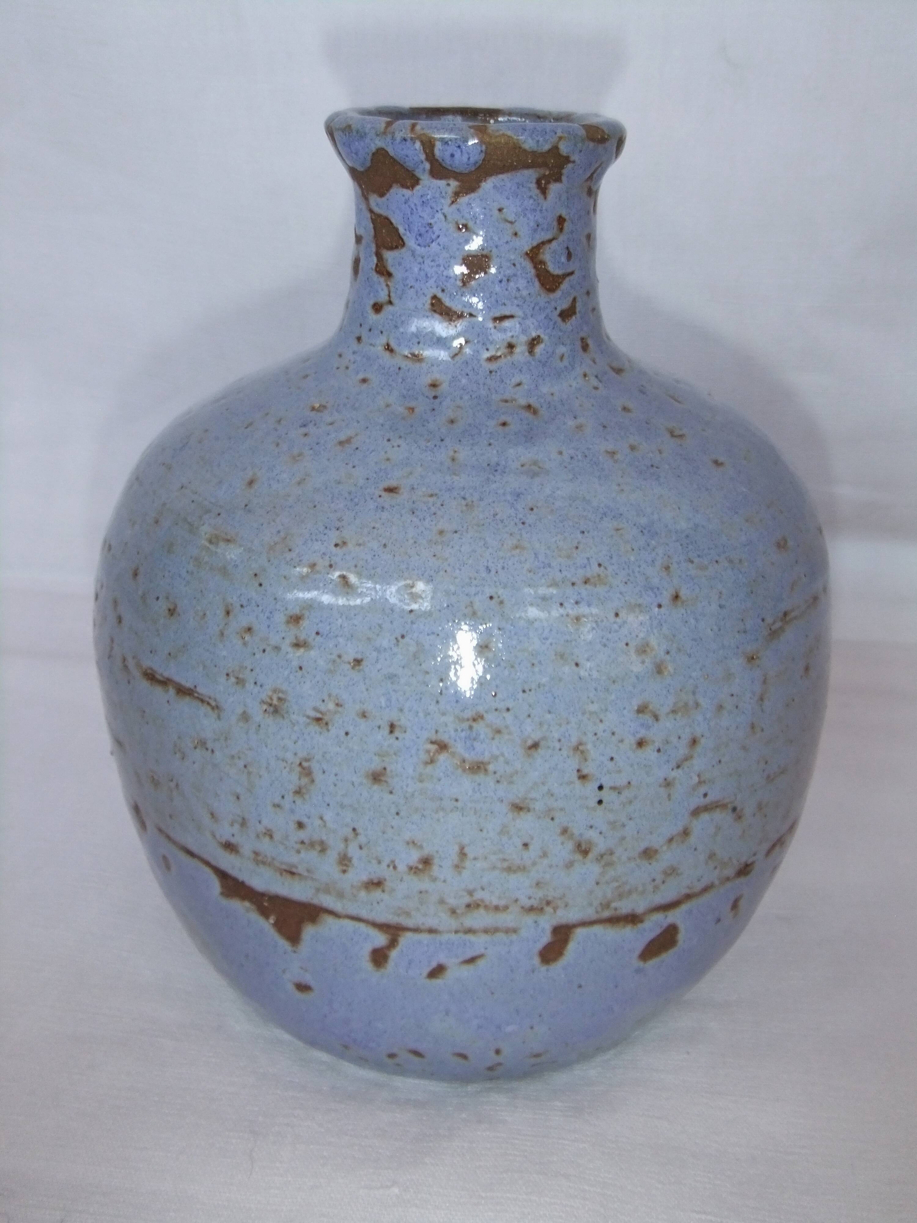 Vase boule céramique signée bleu Accolay ou autre 16 cm