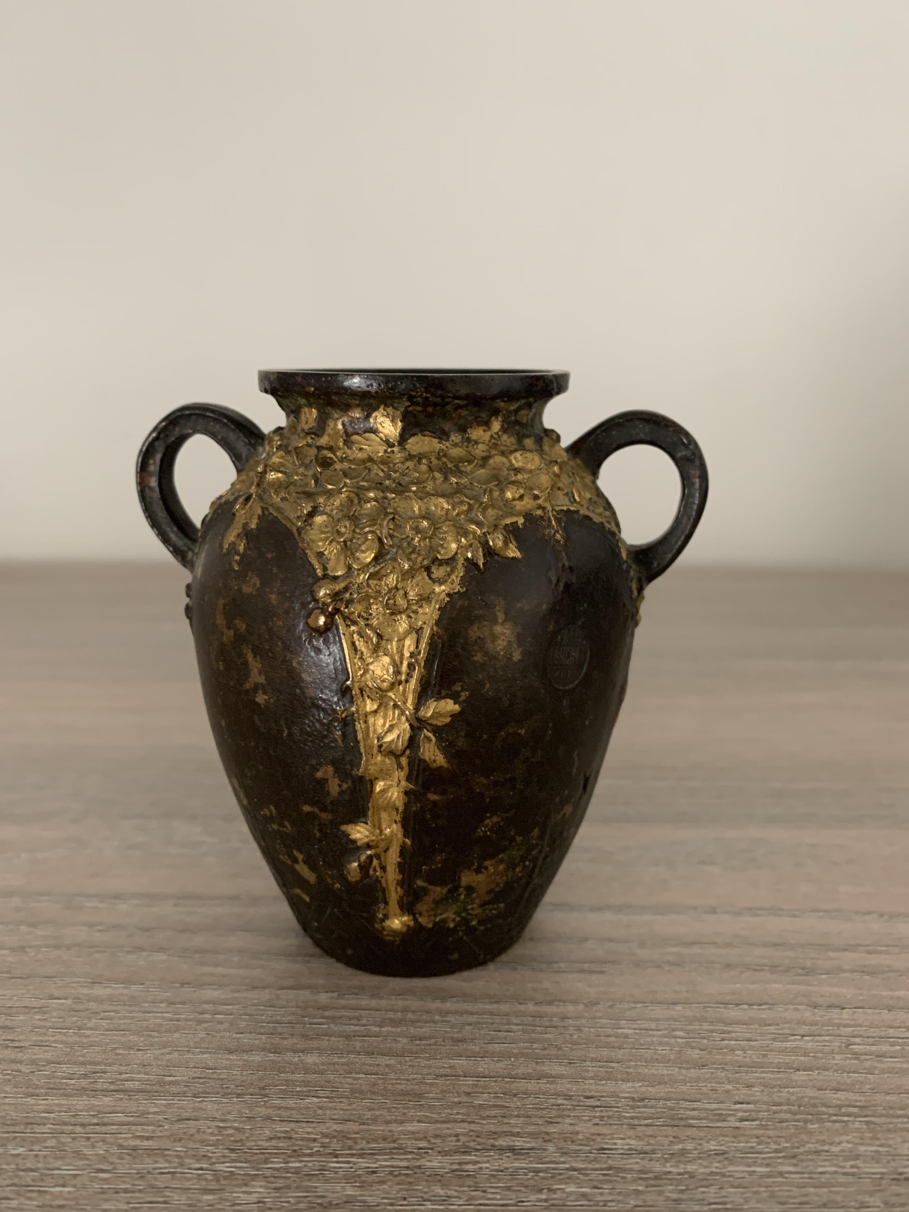 Bronze urn Louchet
