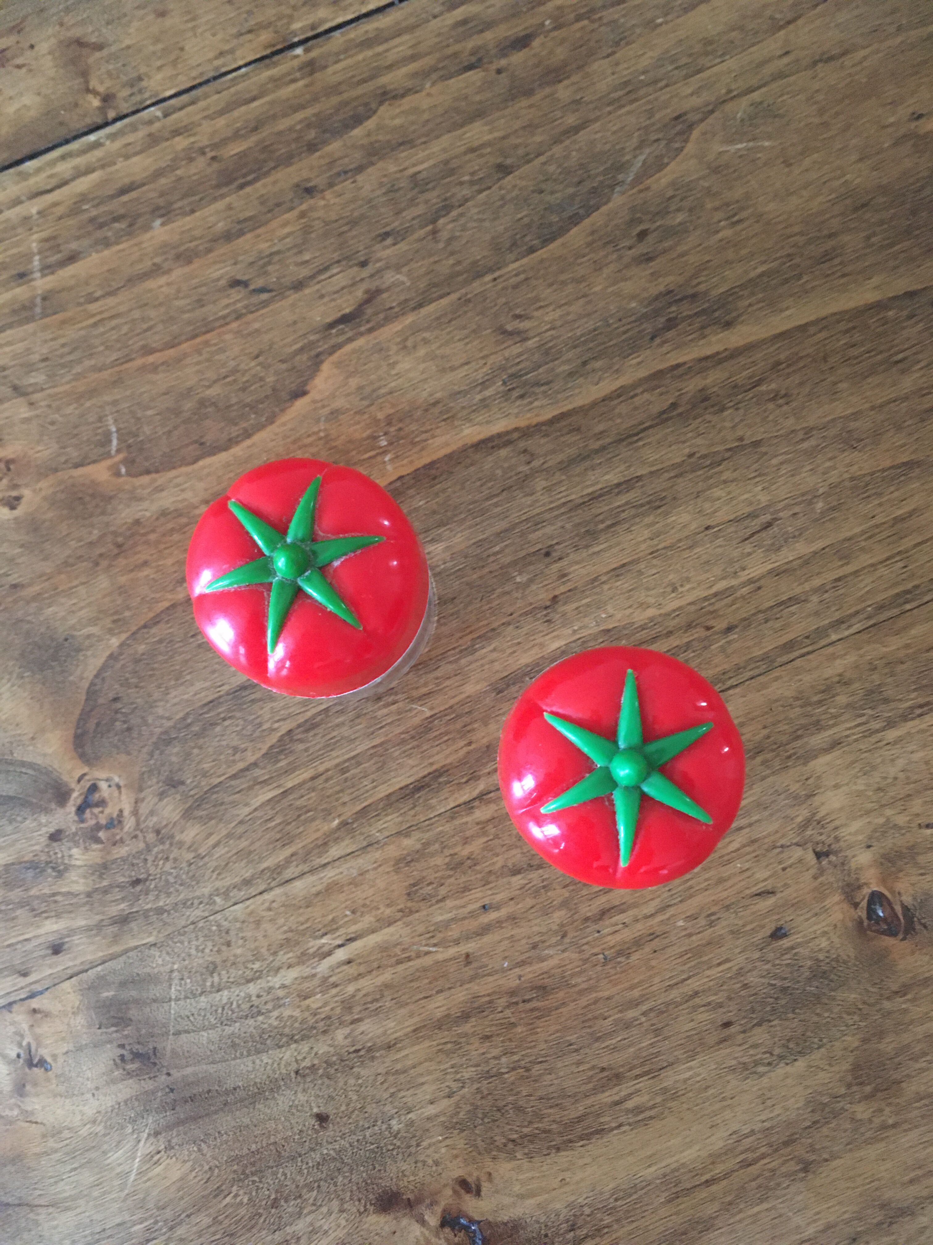 Salt and pepper shaker, tomato-shaped