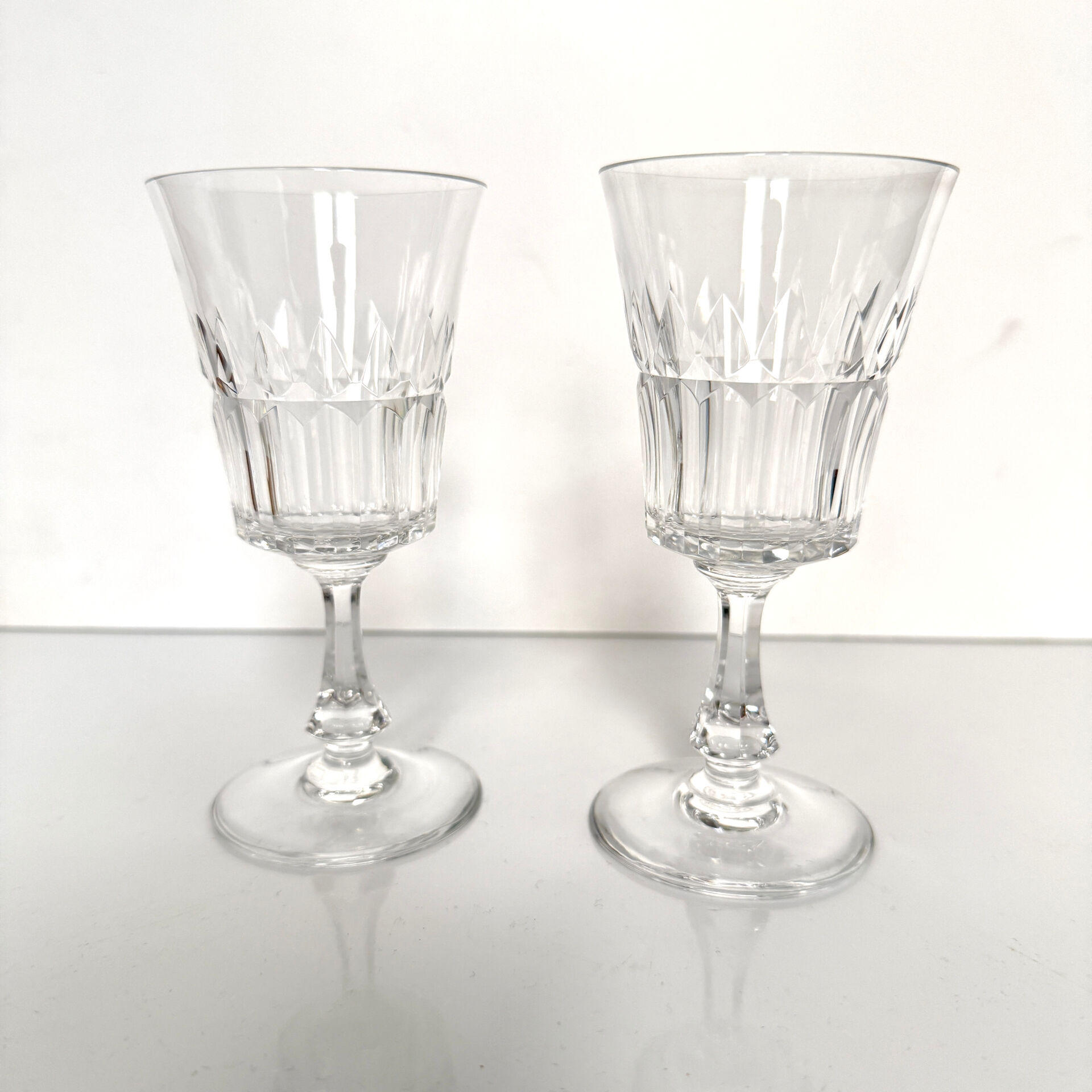 2 verres à vin Baccarat modèle Navarre
