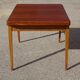 Extendable table, compass legs