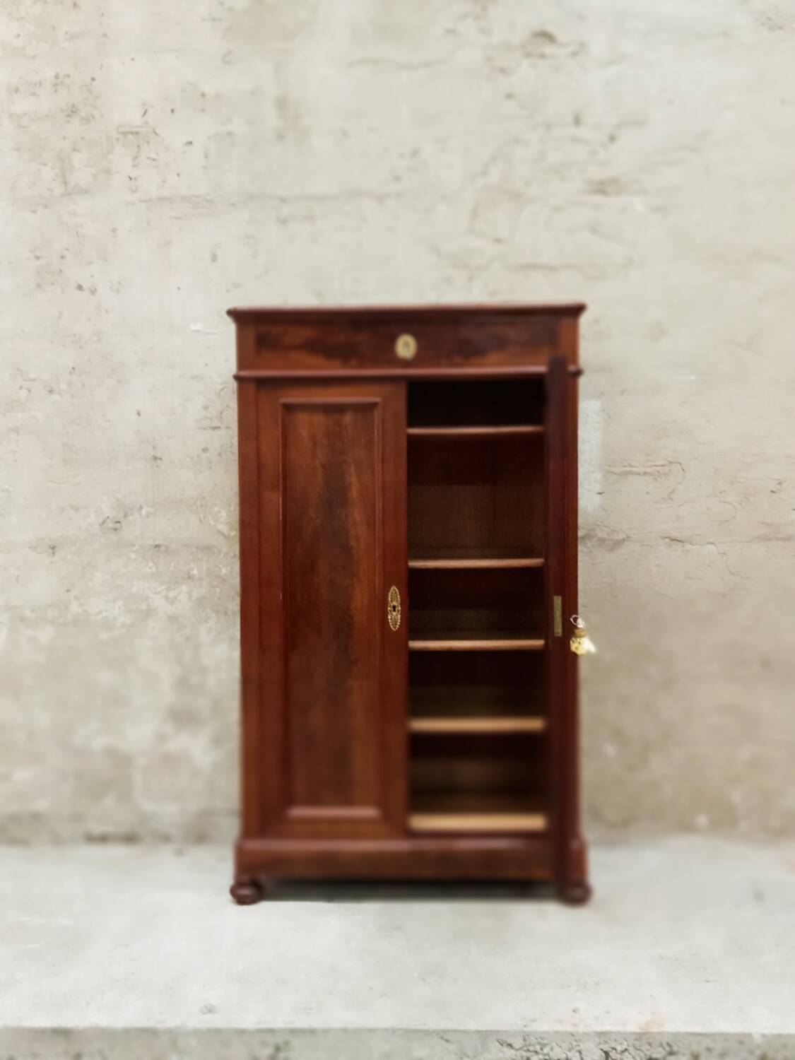 Mid-high mahogany furniture