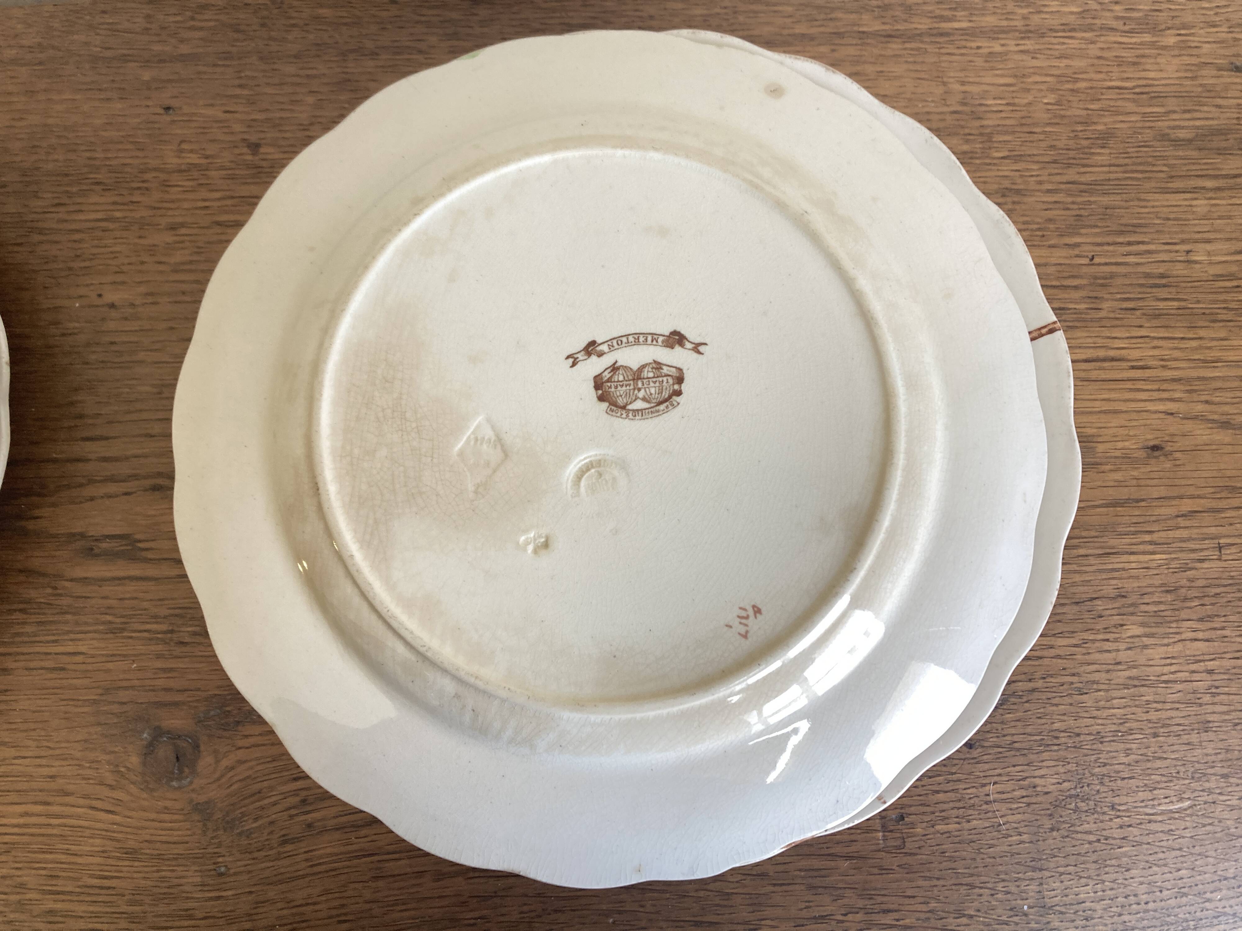 set de 12 assiettes polychrome 1850 ondulées Brownfield England oiseaux