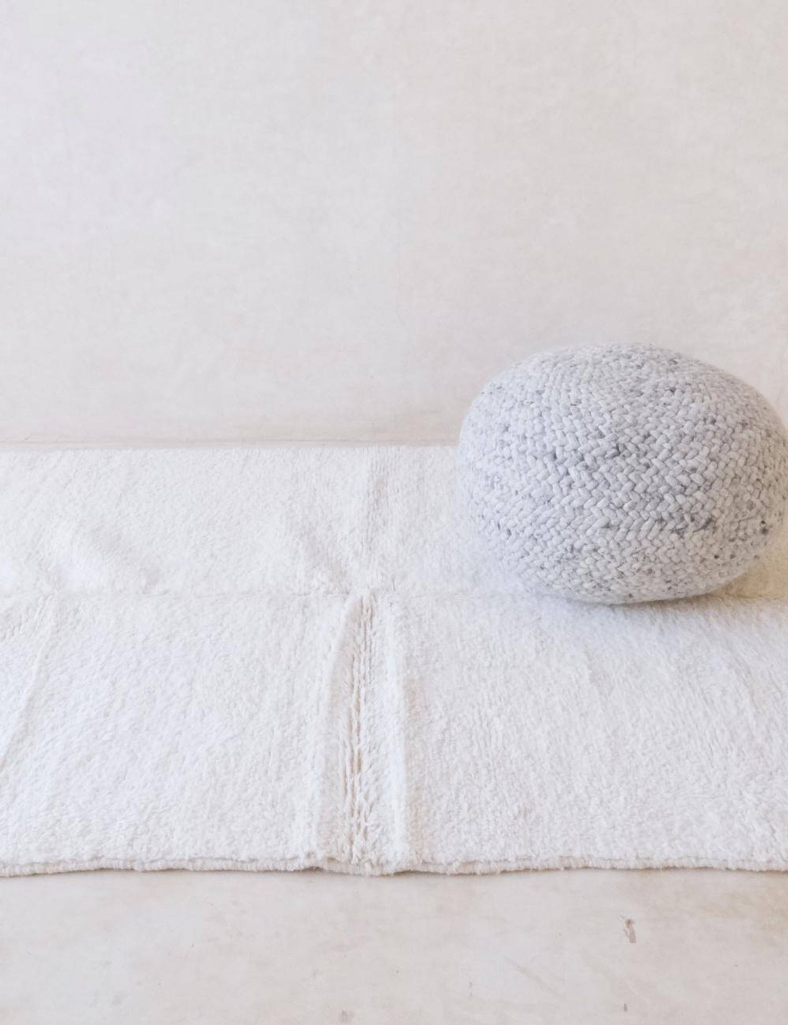 White Berber Rug - 240 x 161 cm