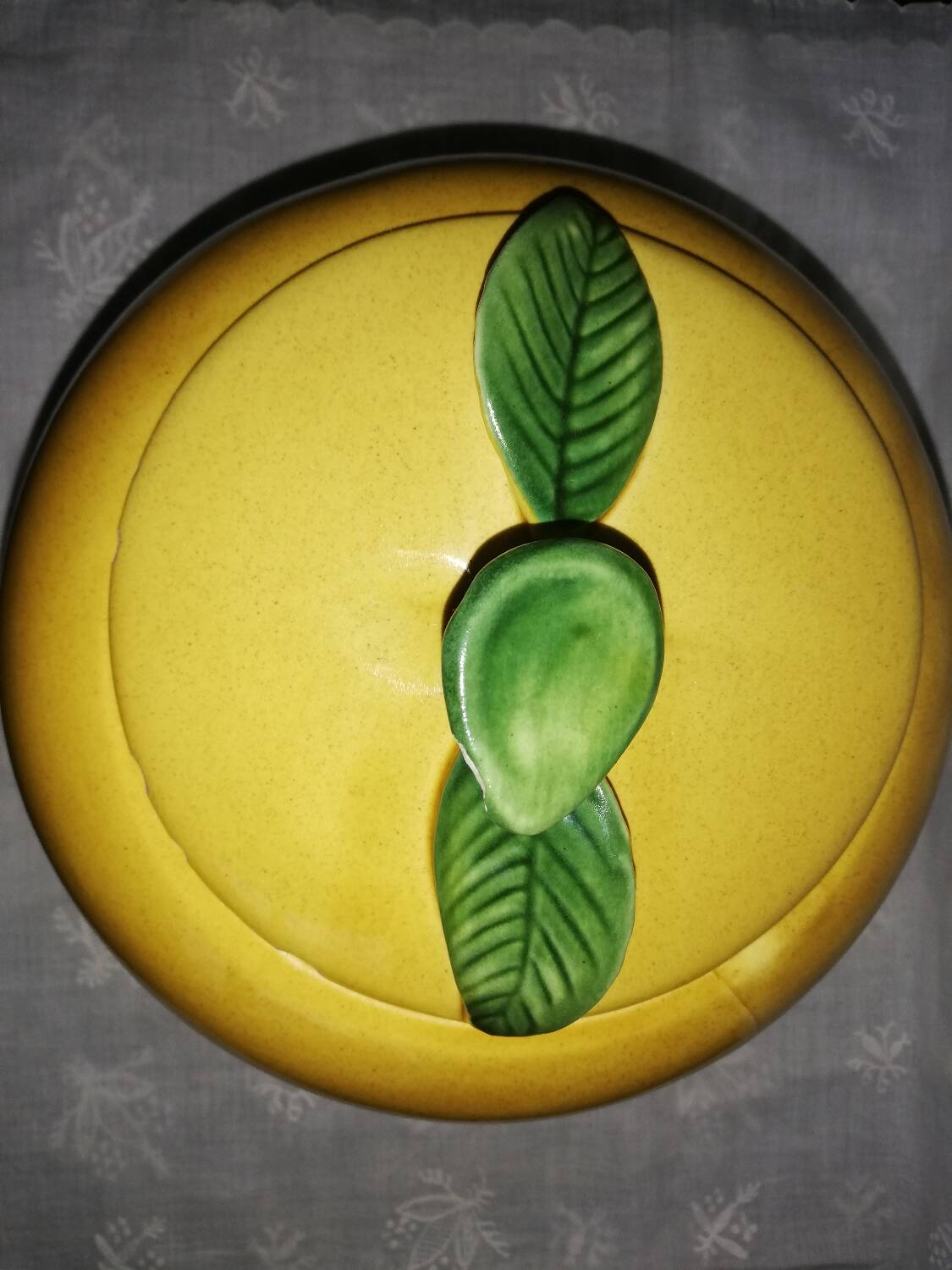 Ceramic salad bowl tureen