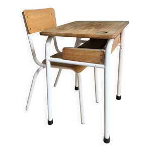 Bureau d’écolier ancien