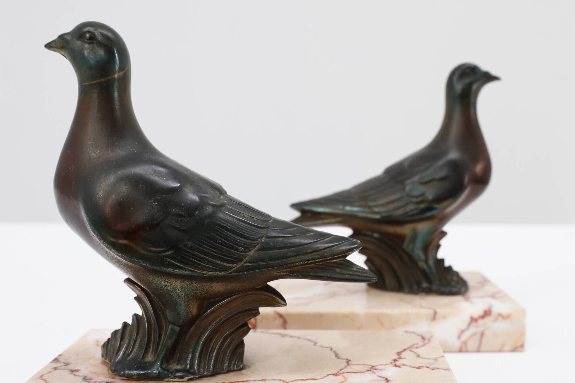 Pair of Art Deco marble and bronze “Dove” bookends, France 1930s