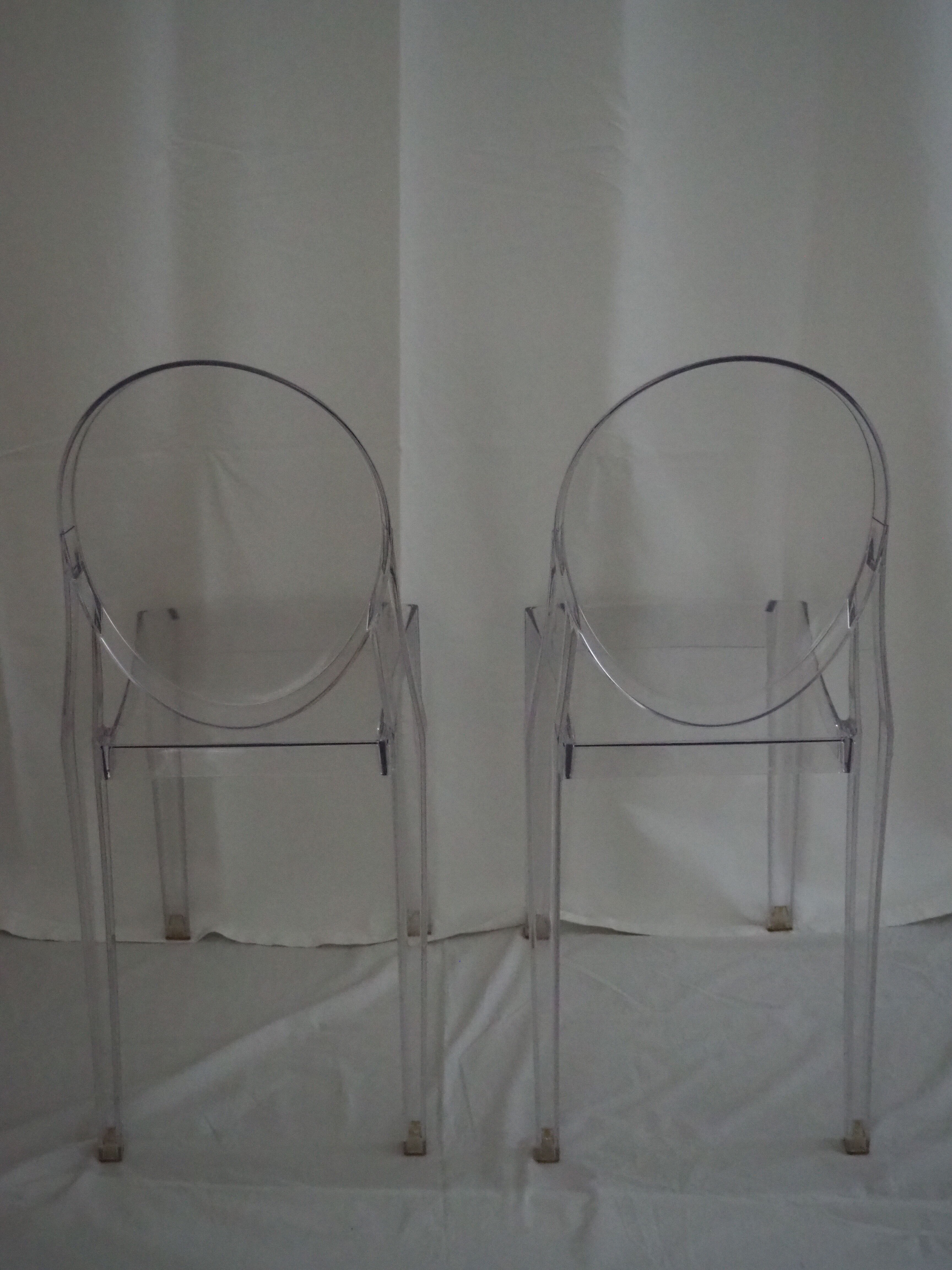 Pair of stackable chairs Victoria Ghost by Philippe Starck, Kartell