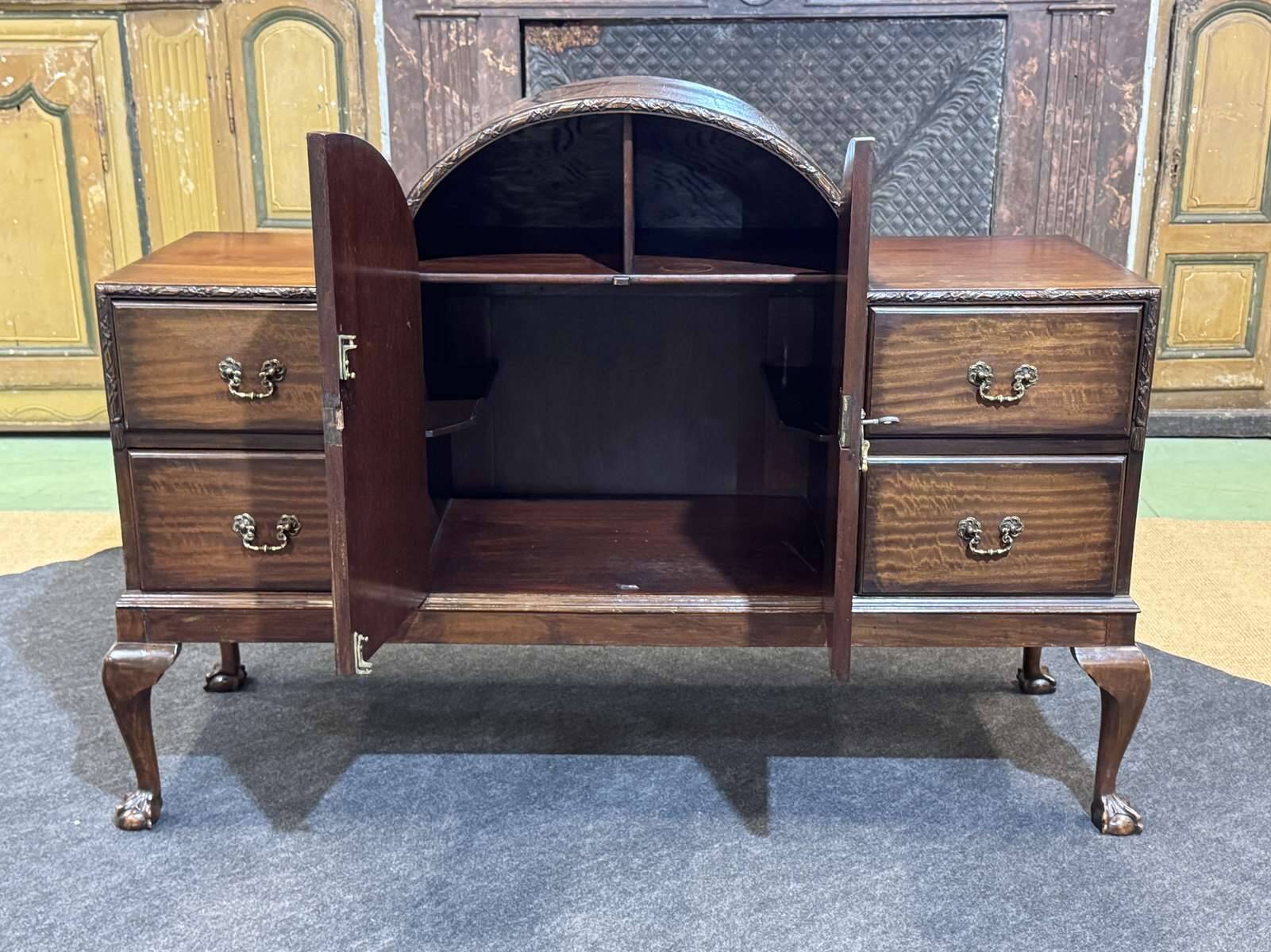 1930s English buffet bar in walnut and mahogany