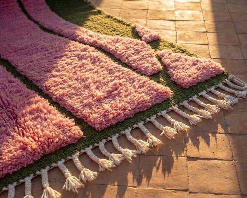 Handwoven traditional Berber rug, size 150/250 cm.