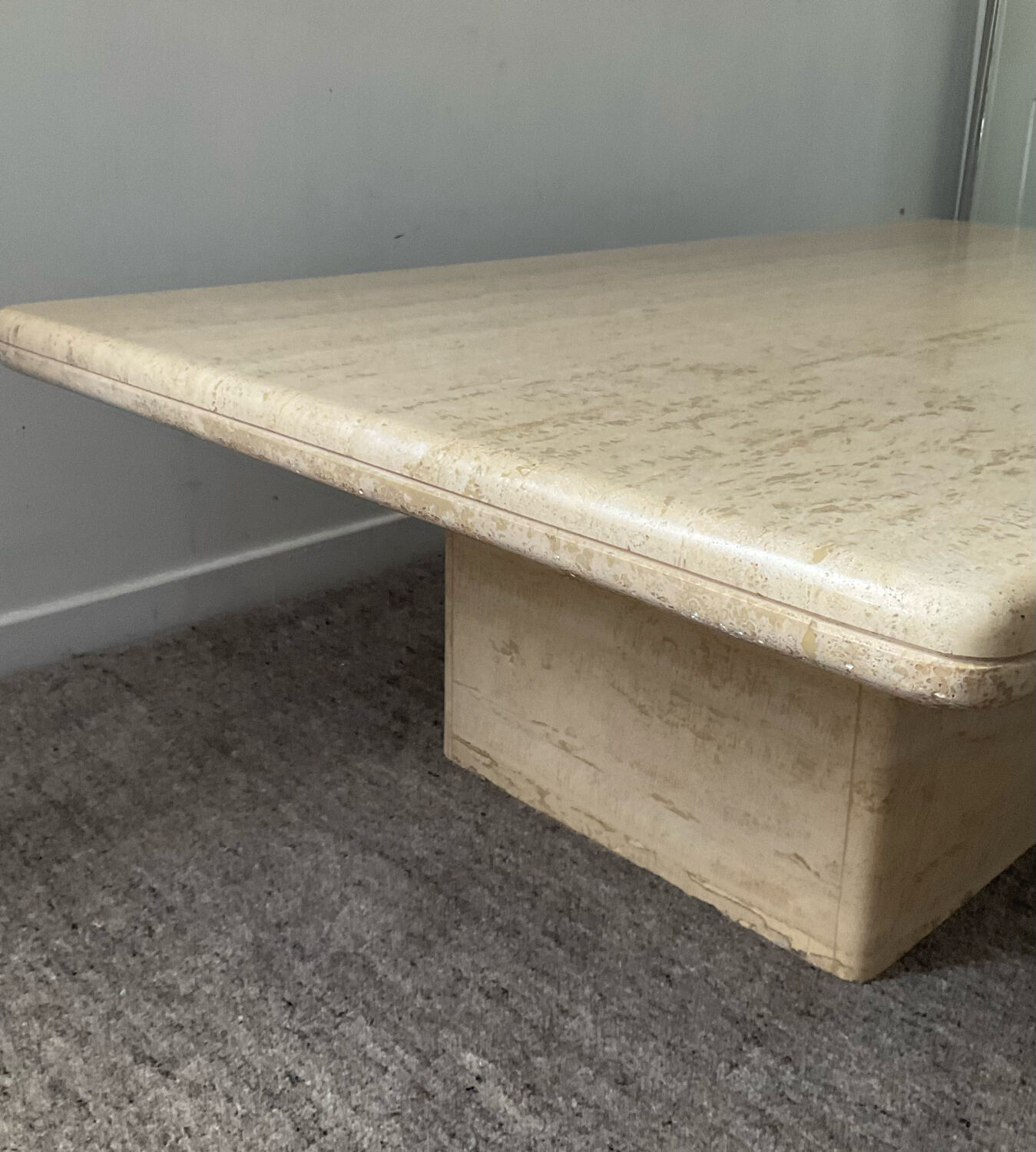 Table basse en travertin des années 70