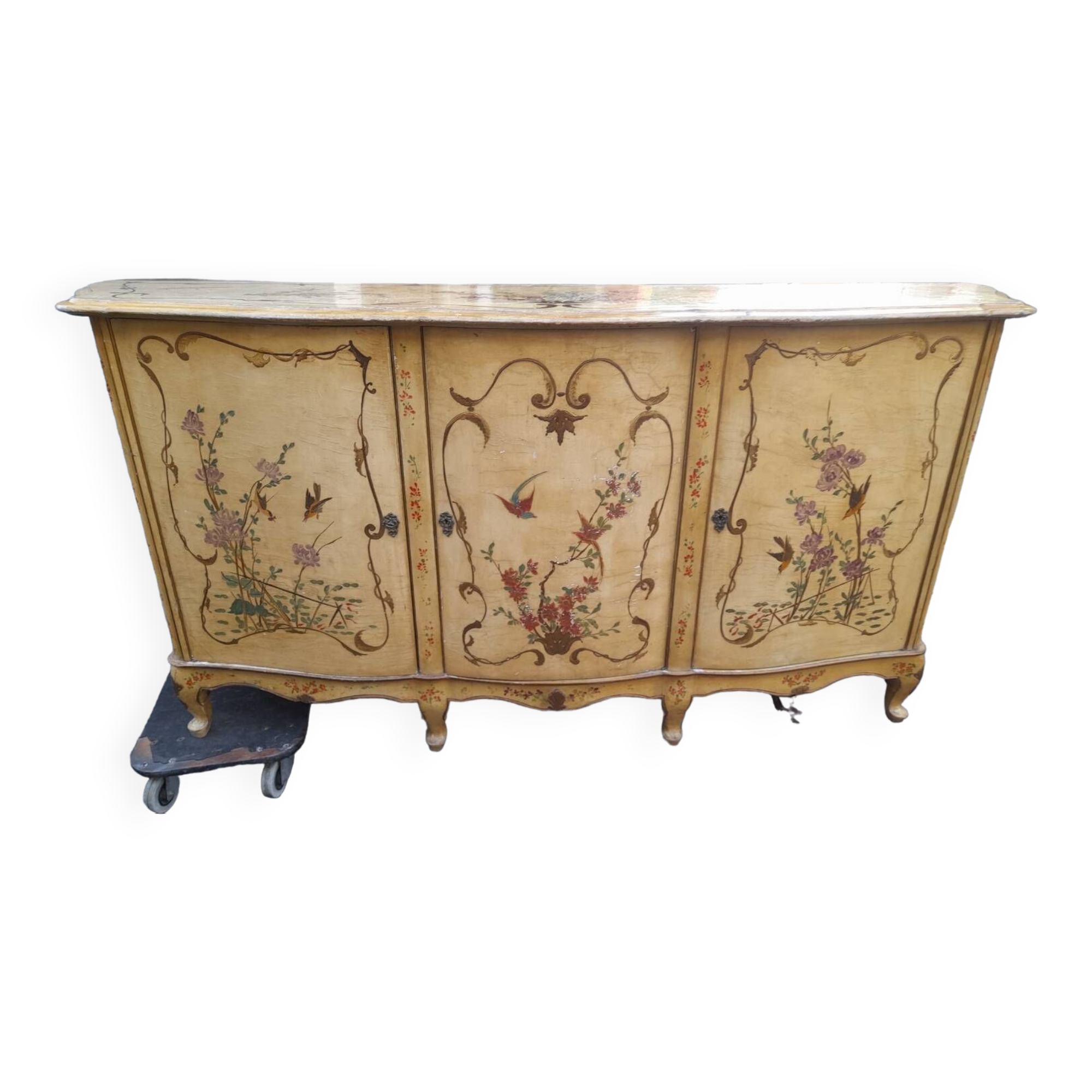 Venetian style lacquered 3-door sideboard