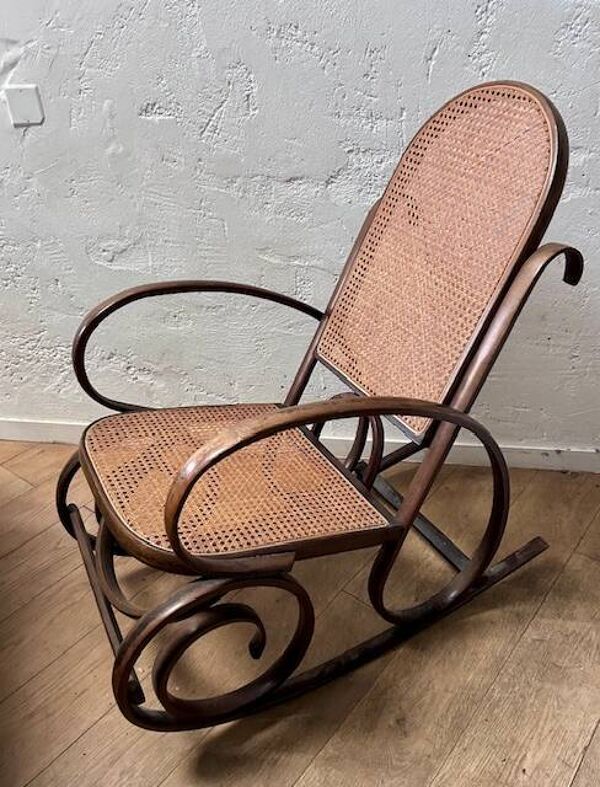 Rocking-chair en bois courbé