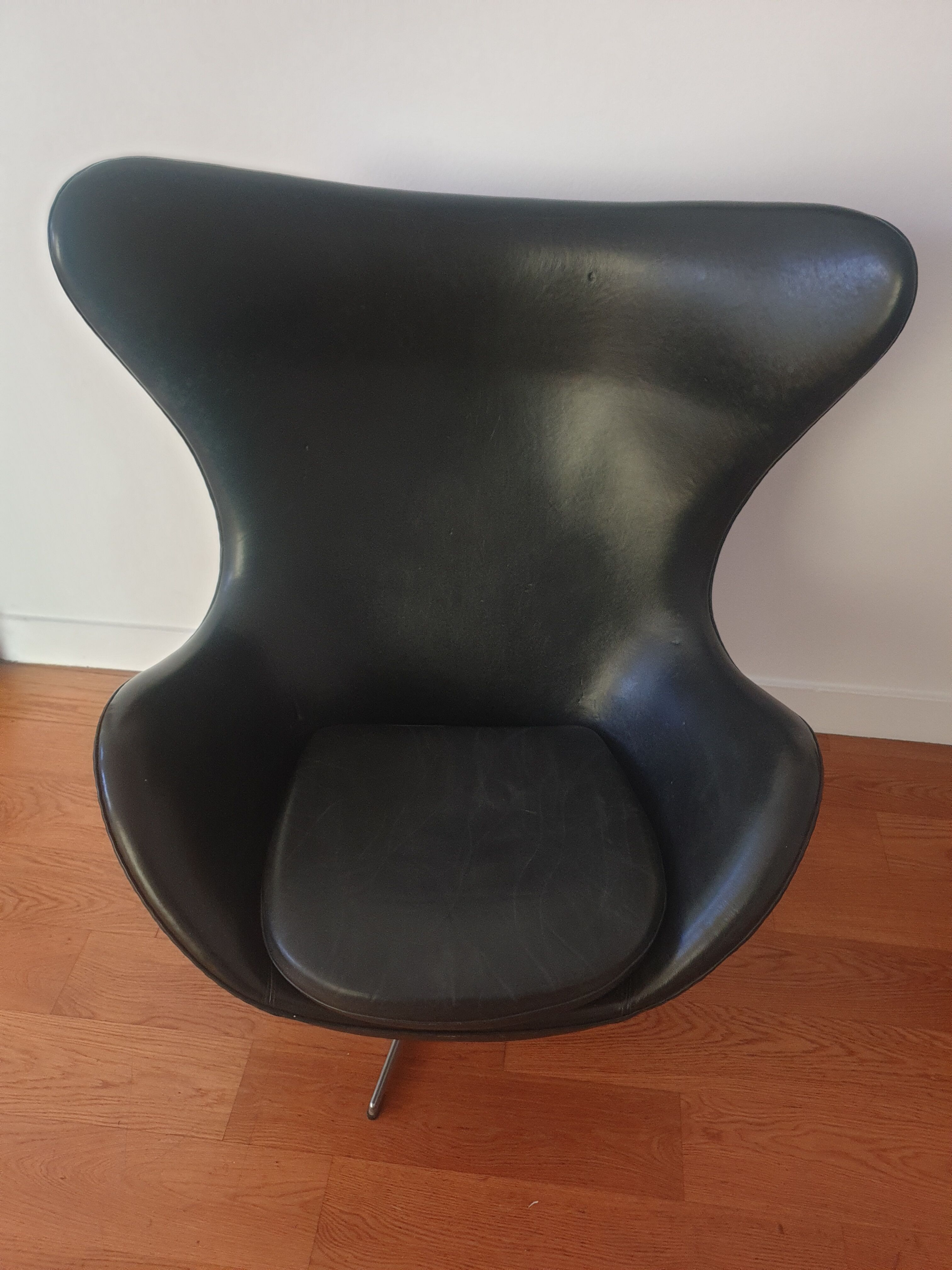Egg armchair by Arne Jacobsen