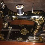 Machine à coudre ancienne Neva 1900