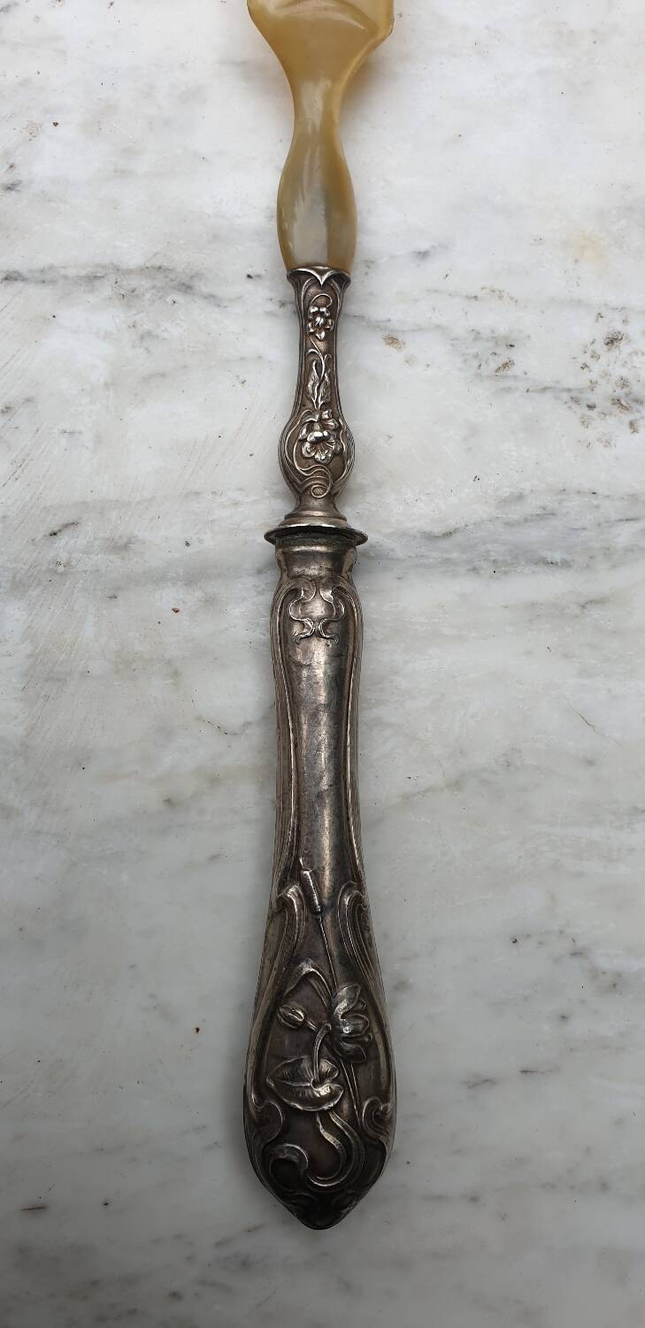 Art Nouveau salad servers in horn and silver metal