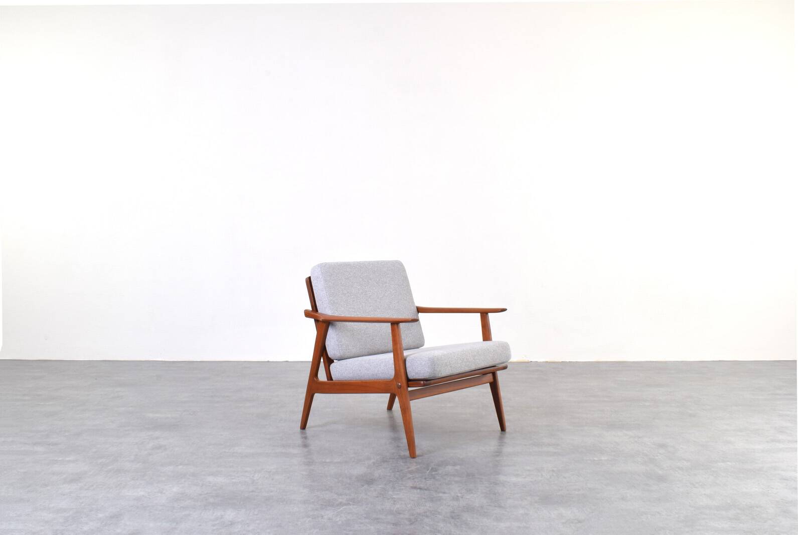 Fauteuil en teck danois des années 1960.