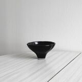 Petite coupe en verre noir