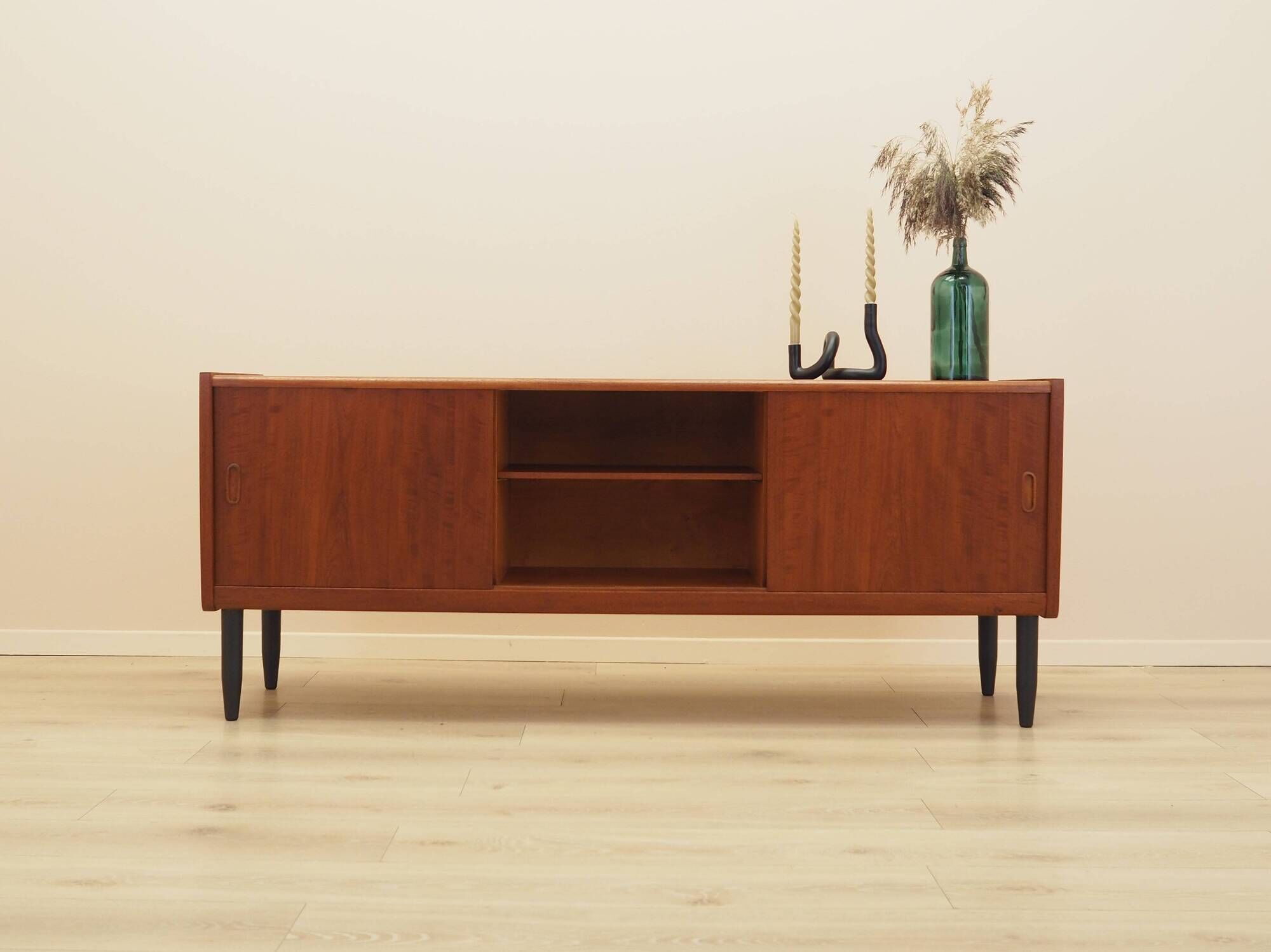 Danish teak sideboard 1970s with sliding doors