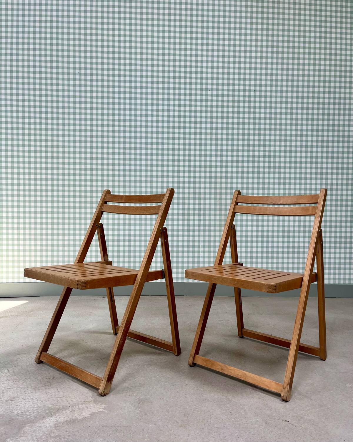 Pair of 70s wooden folding chairs