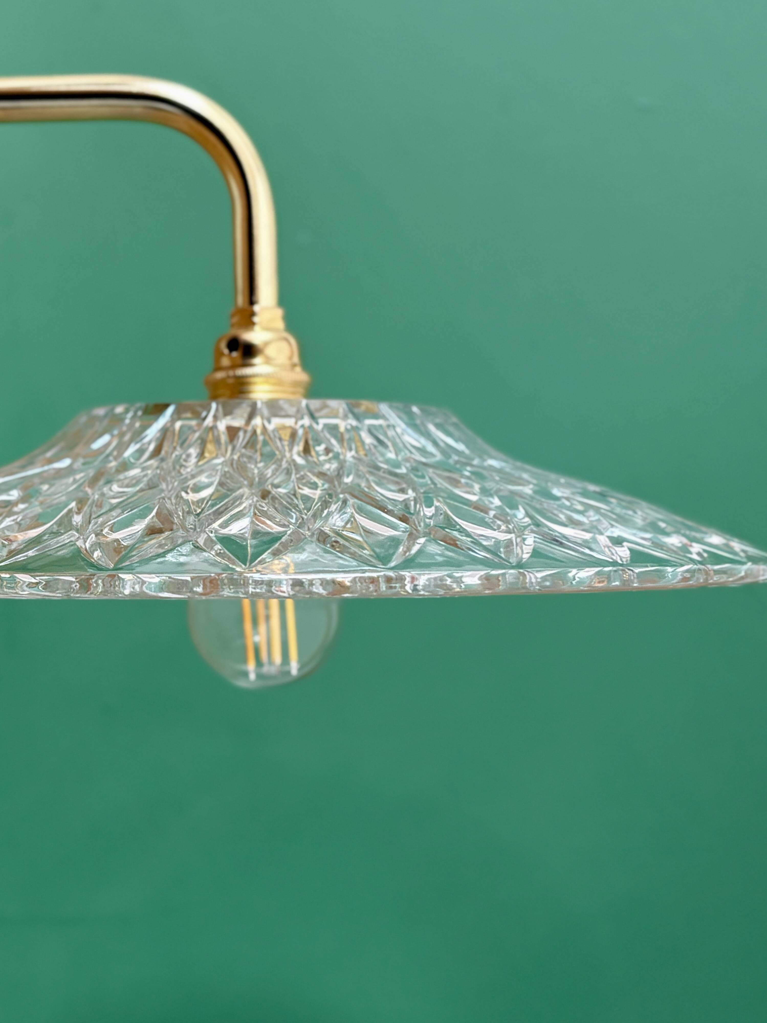 Coudé wall lamp with an old cut glass lampshade - tableware collection