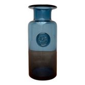Vase en verre bleu vintage avec ornement de sceau