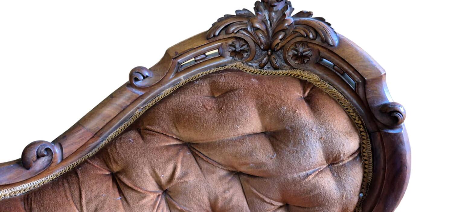 19th-century neo-Rococo antique canapé – Walnut structure