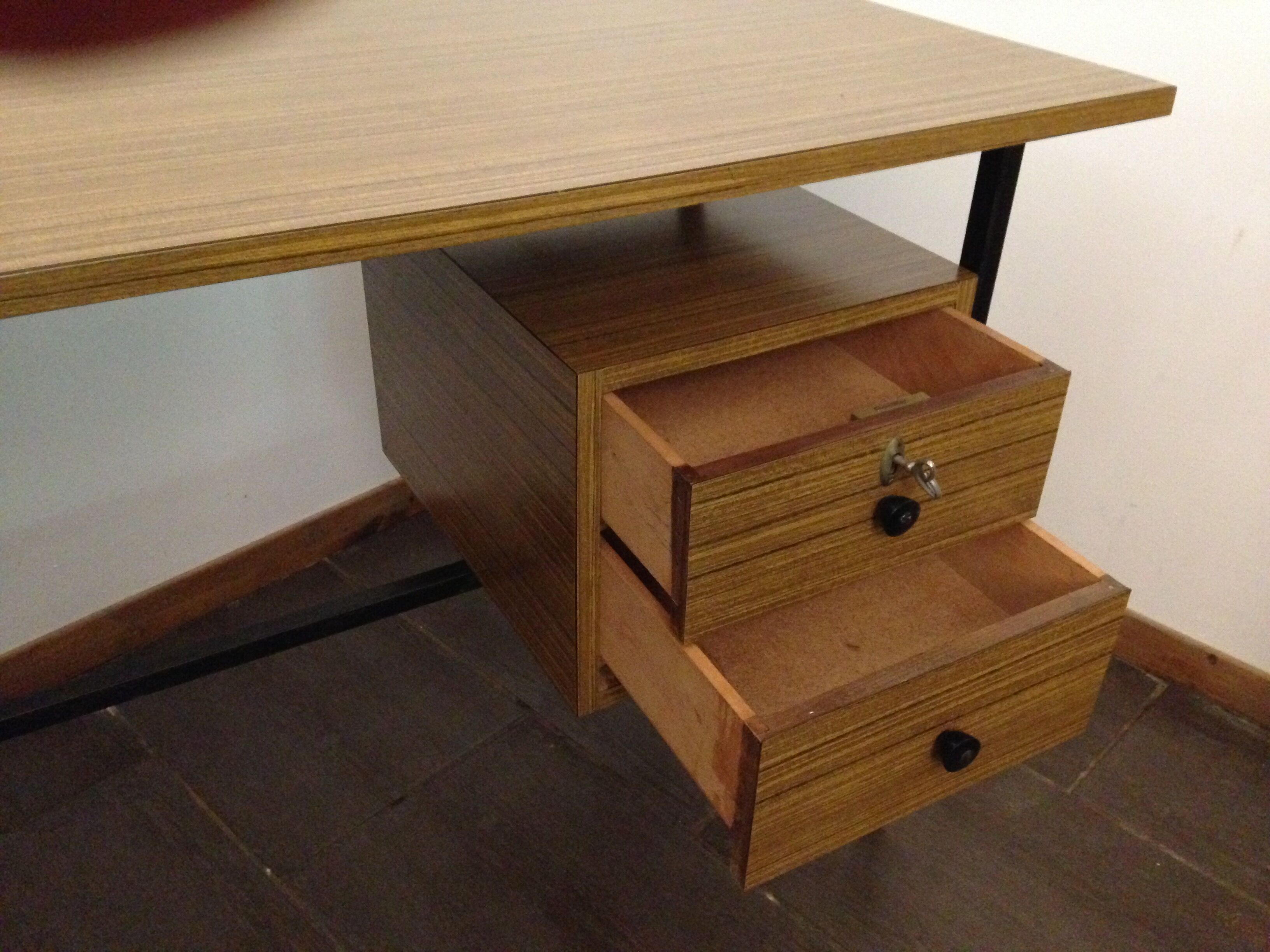 Bureau formica imitation bois 1950