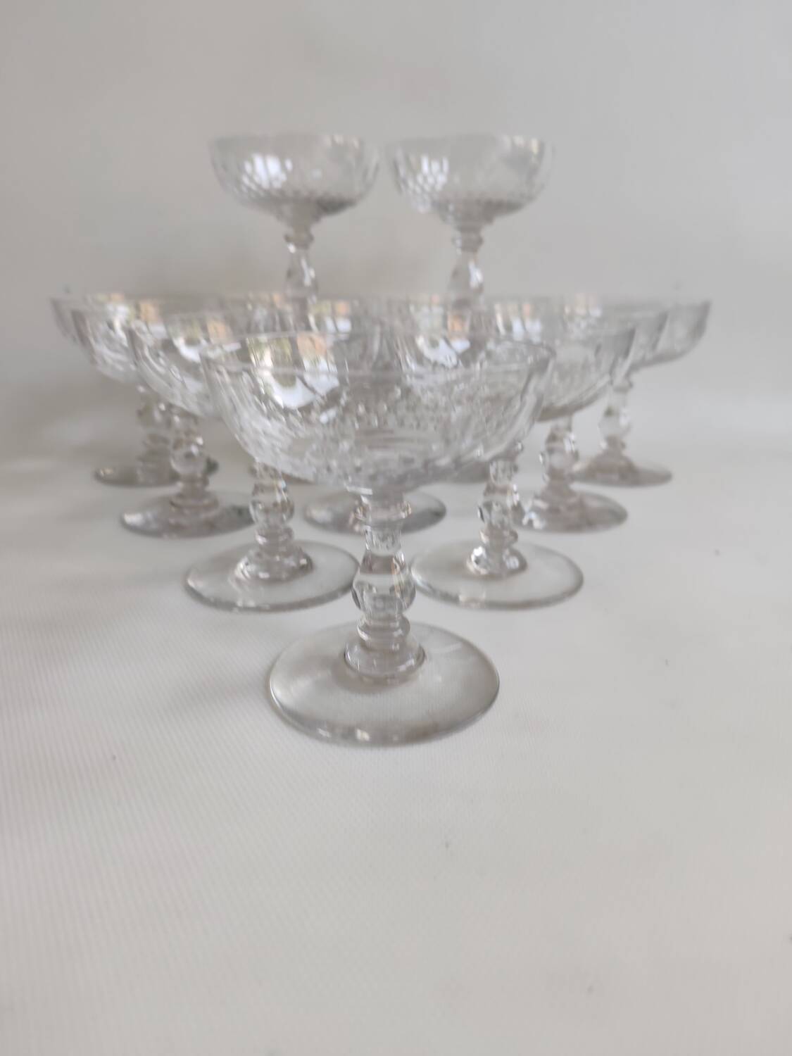 12 coupes à champagne en cristal Baccarat, vers 1920