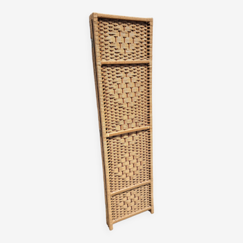 Wooden screen and 3-leaf ropes