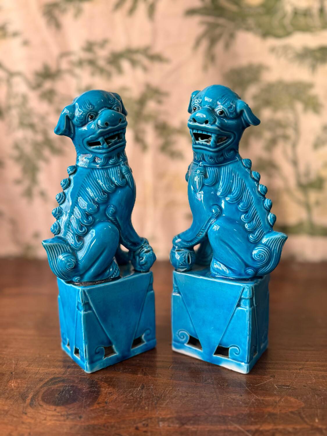 Paire de chiens de Foo en porcelaine - Chine, époque République (début