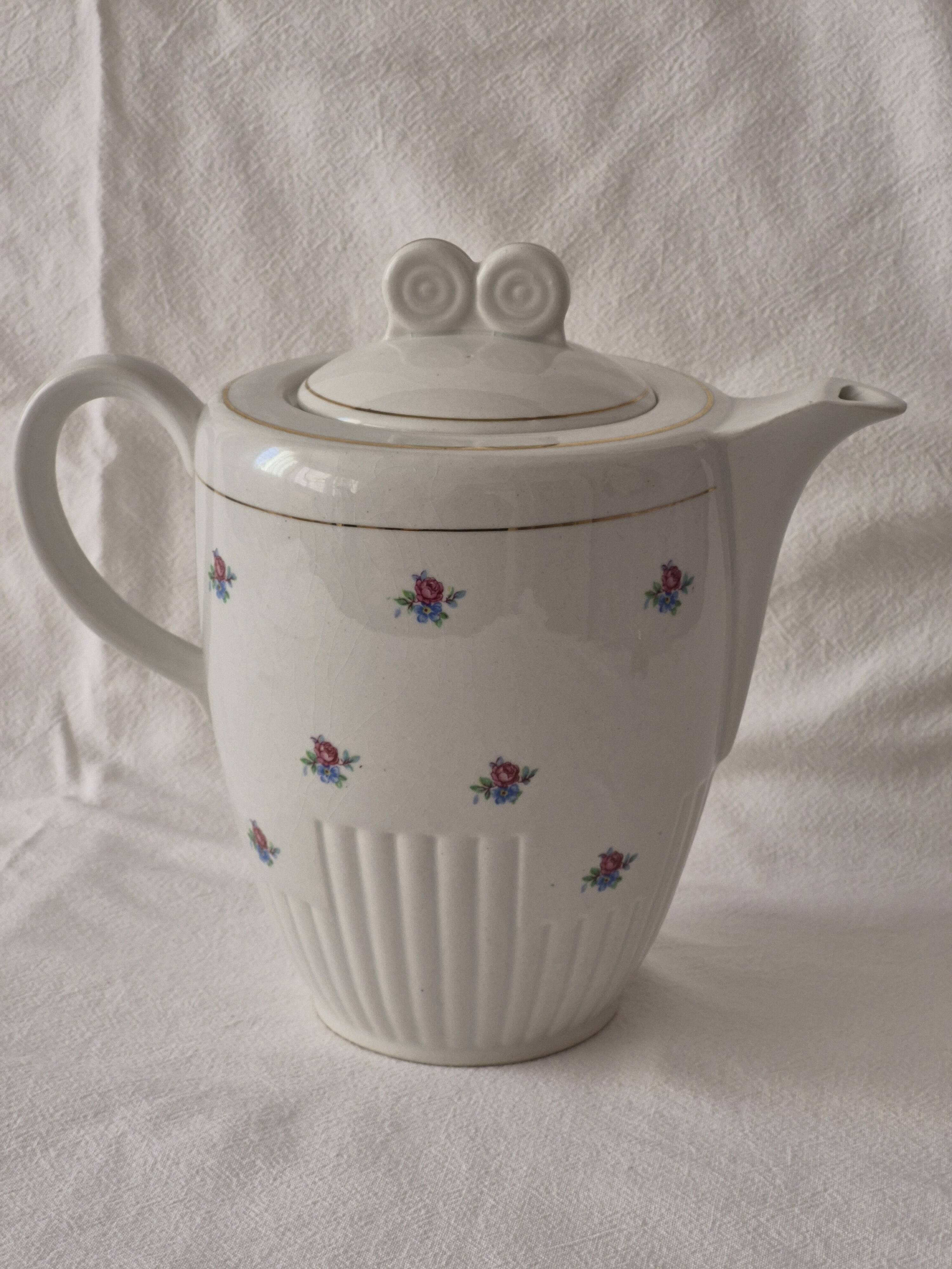 Coffee pot half-porcelain Lunéville Keller and Guerin A585