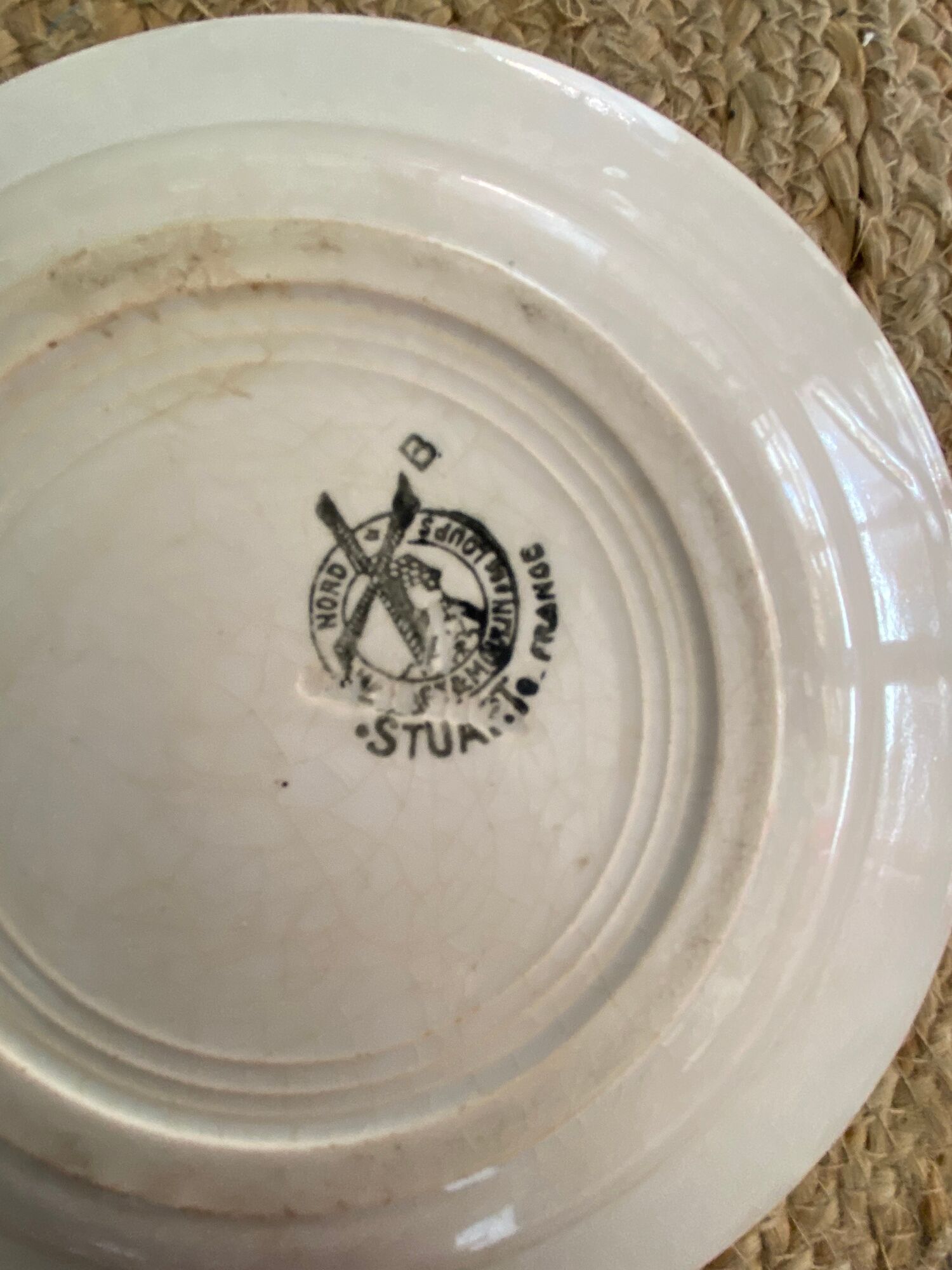 Old hollow plates mismatched in red.