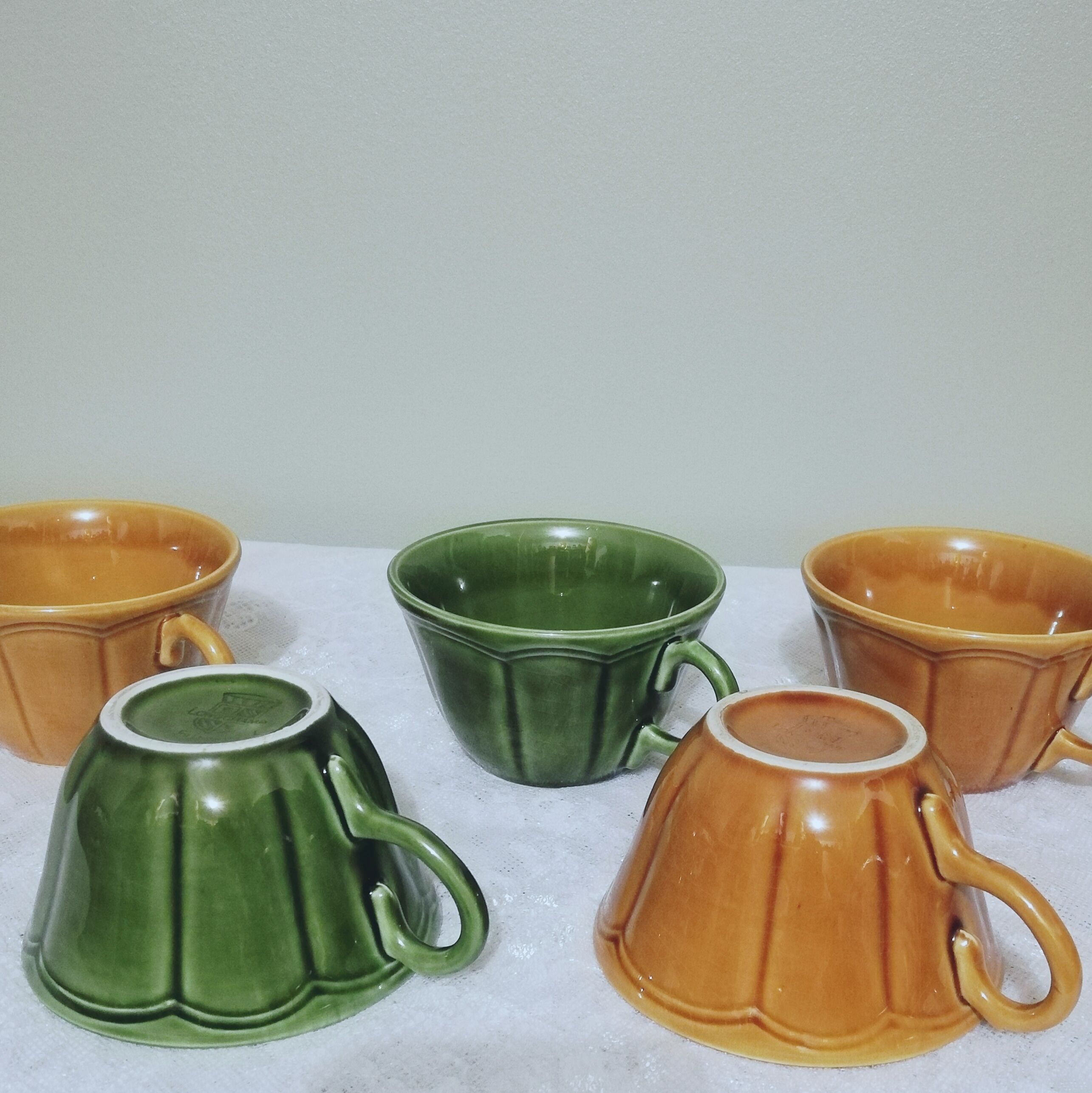 5 coffee or tea cups signed Longchamp