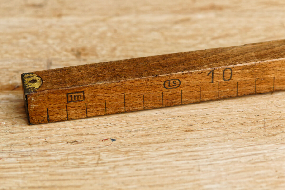 Metre of draper, oak