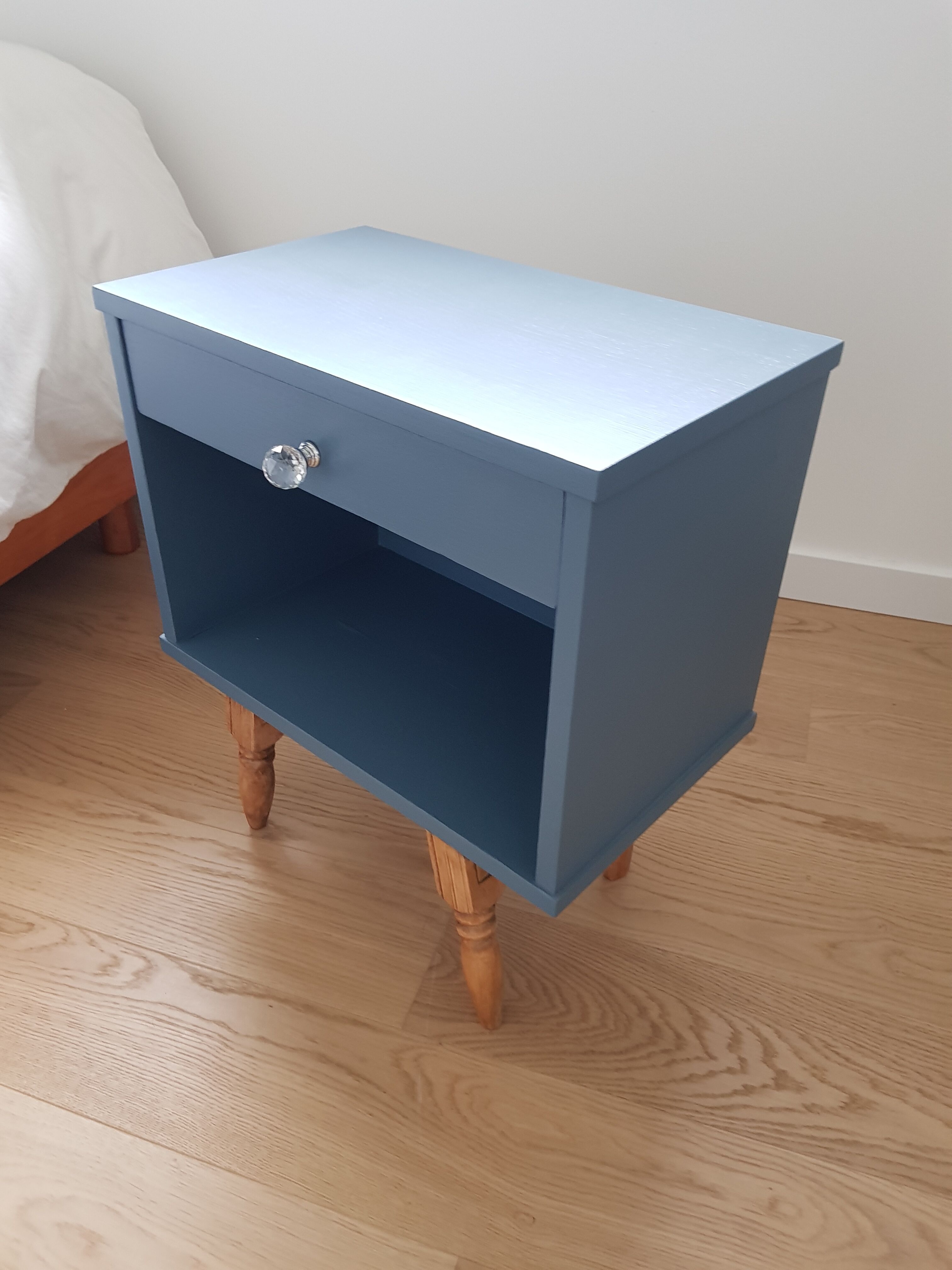 Vintage bedside table - turned wooden compass legs