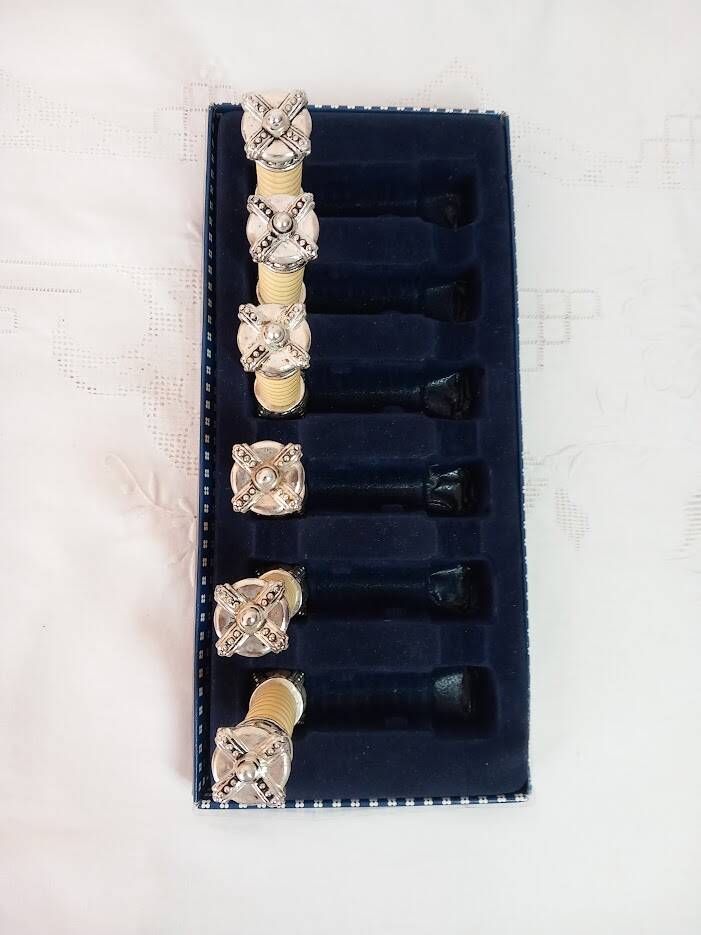 Vintage knife holder