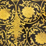 Lacquer coffee table decorated with floral motifs. Circa 1900.
