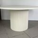 Table basse ronde cannelée beige clair