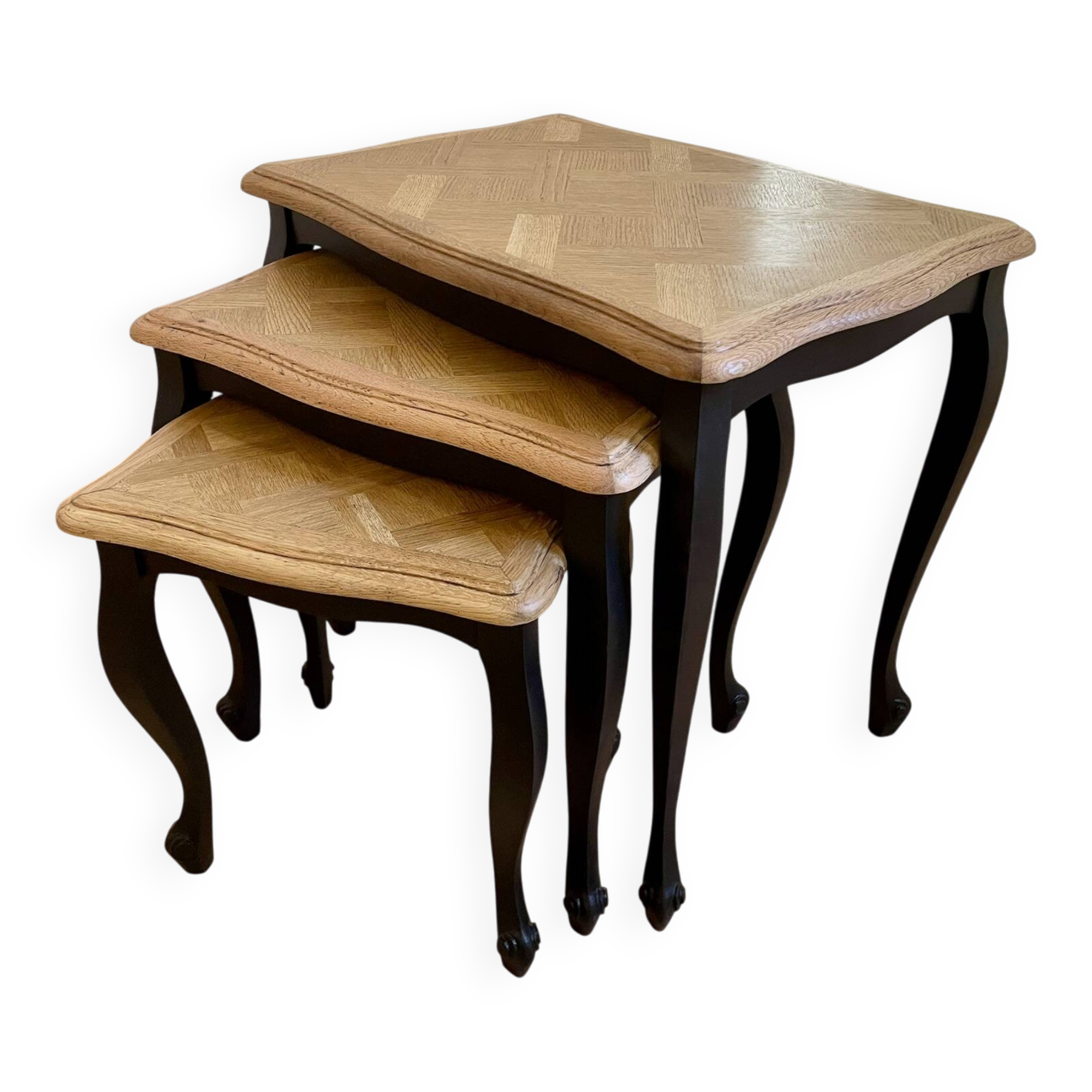 Nesting coffee tables