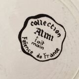 Decorative earthenware plate with bird decoration from the ALMI collection. Handmade.