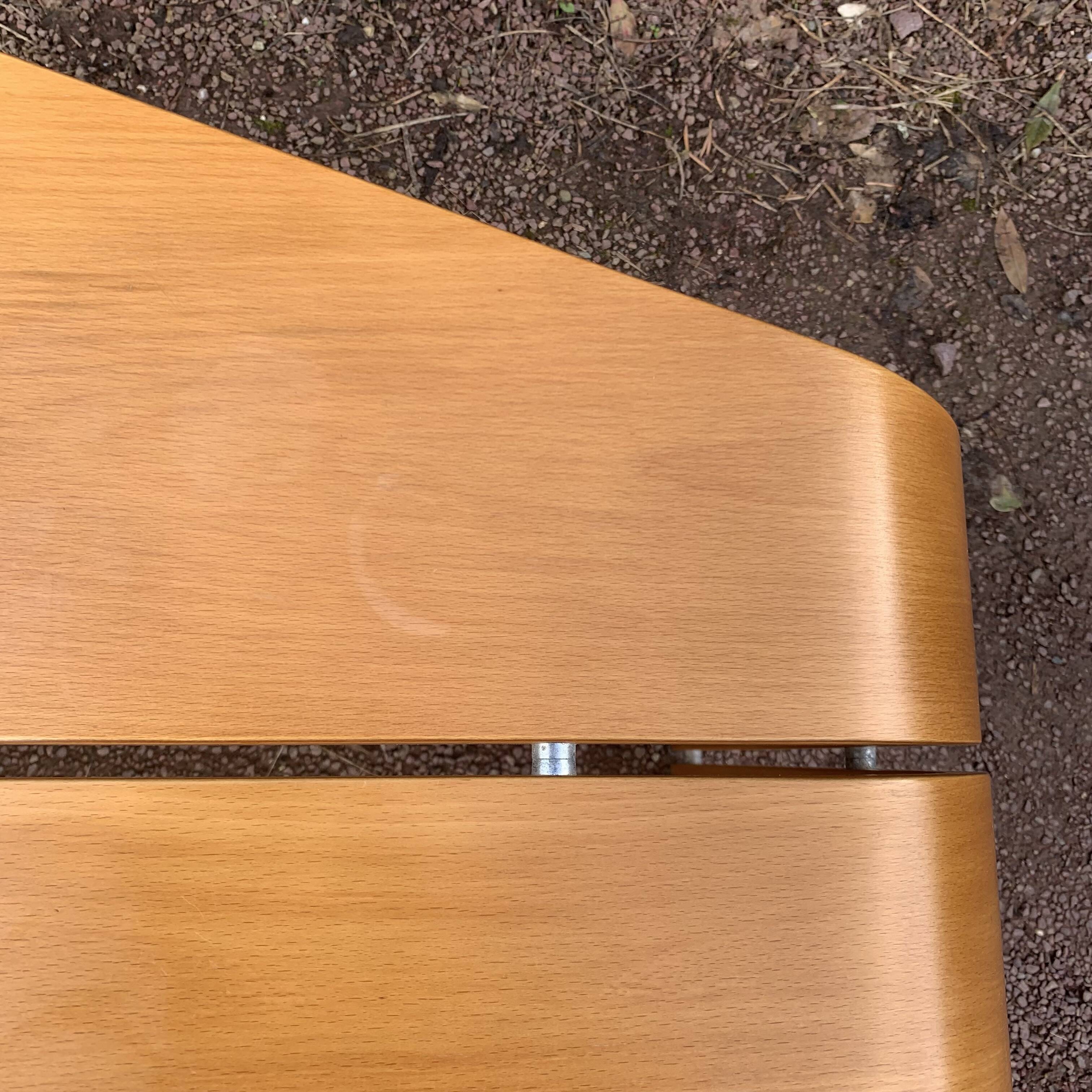Table d’appoint trapézoïdale scandinave