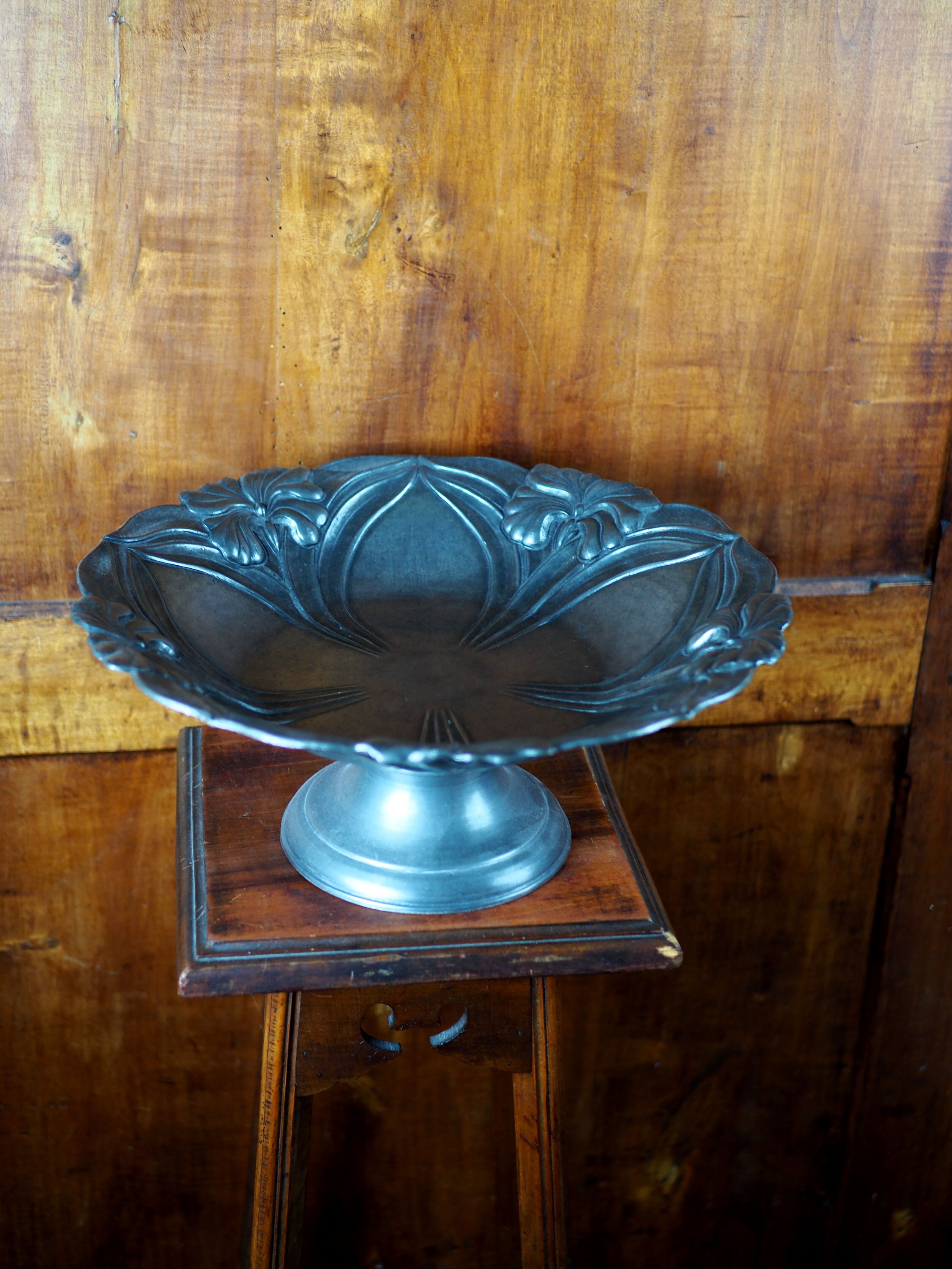 Piedouche tin cut with lily patterns - art nouveau - xxth century