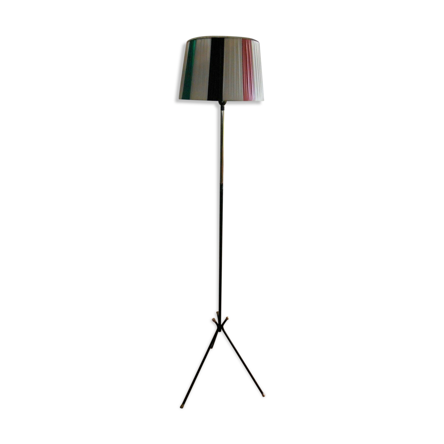 Vintage tripode lamppost