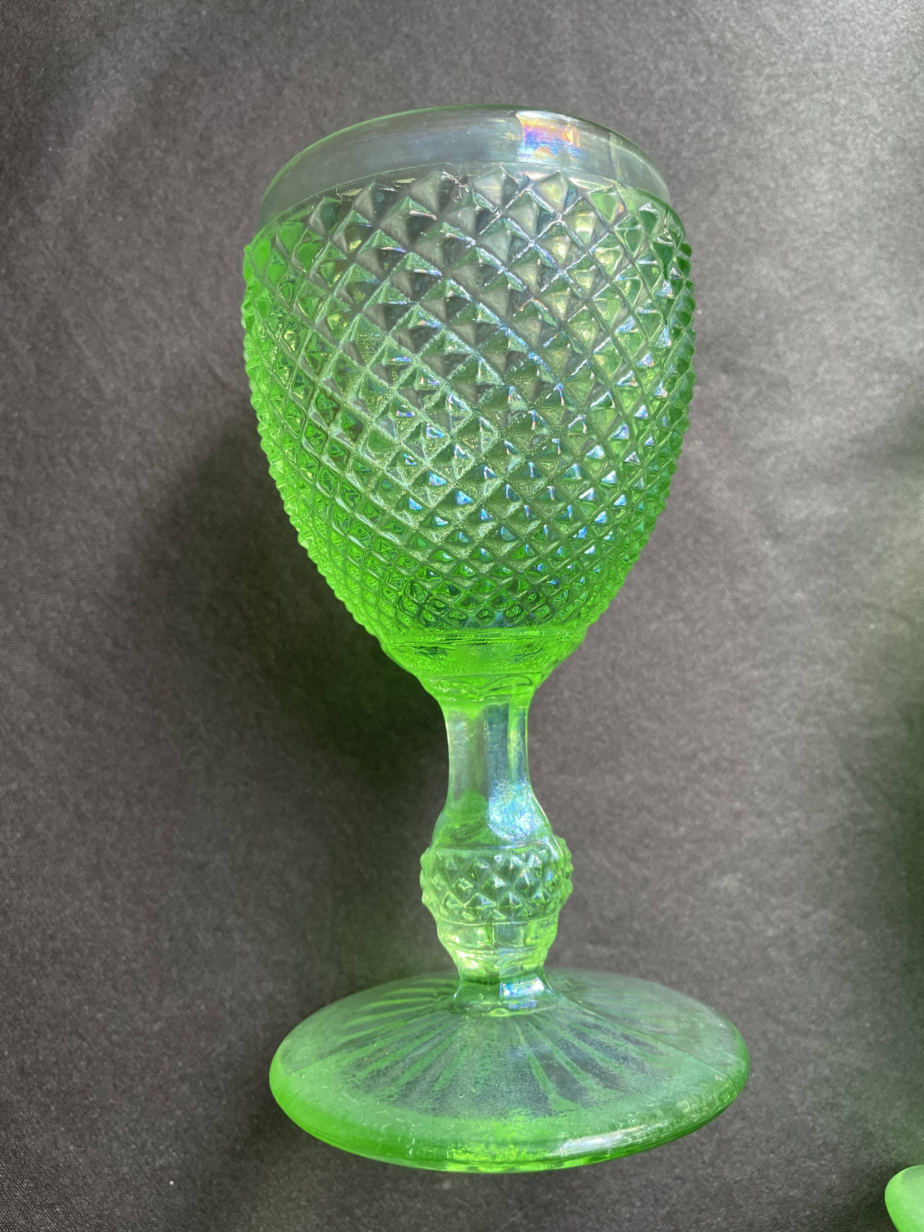 Green diamond tip stemmed glasses