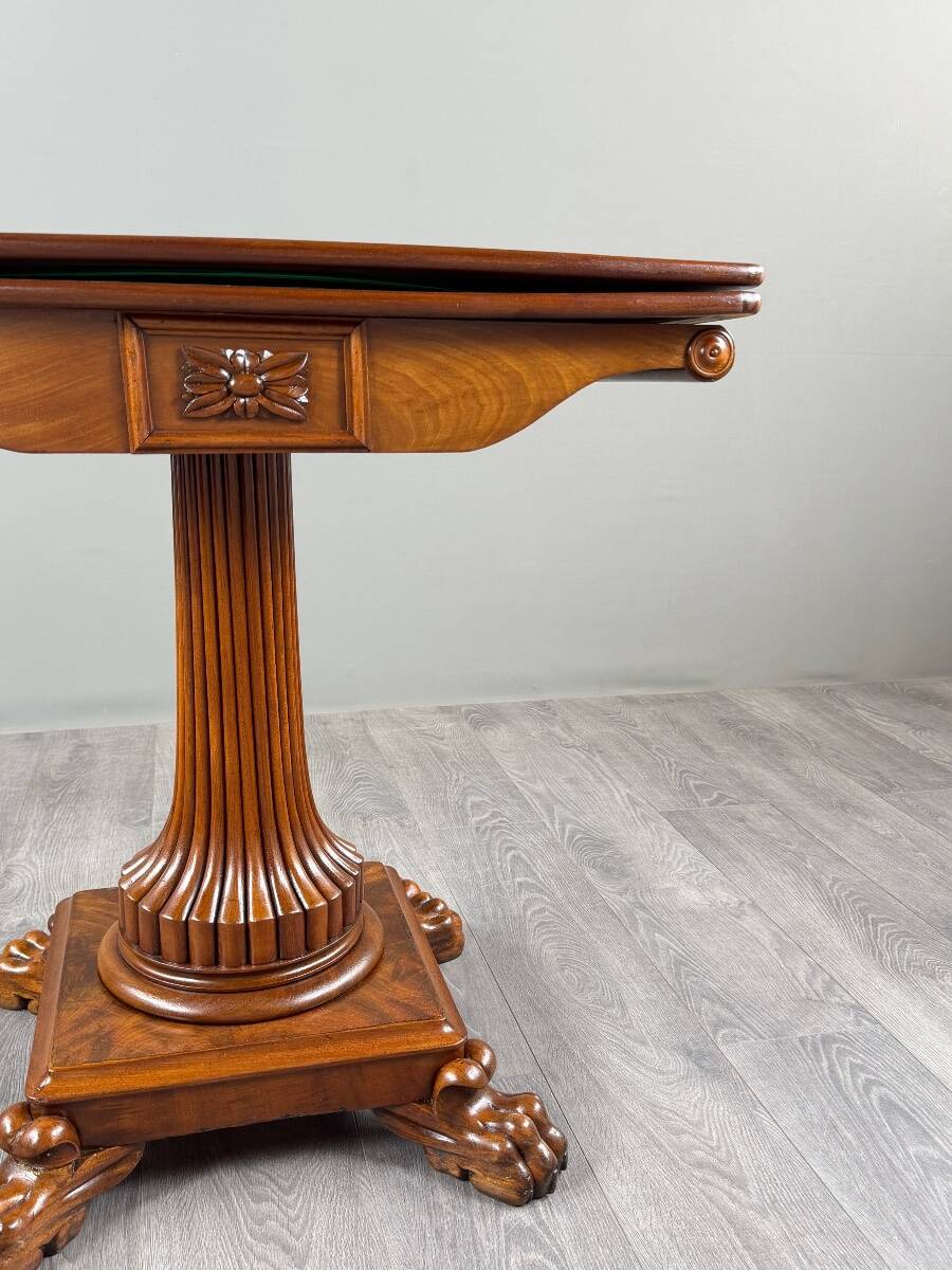 Table à jeux en acajou, XIXe siècle
