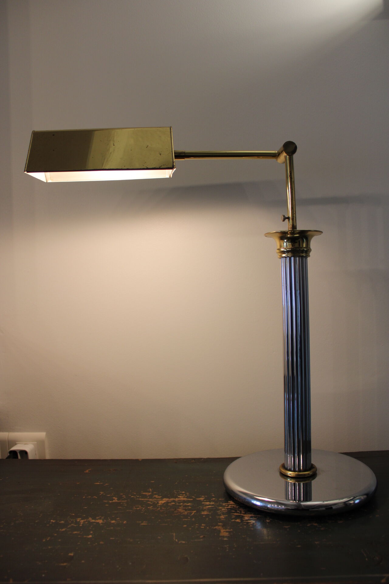 Desk / table lamp