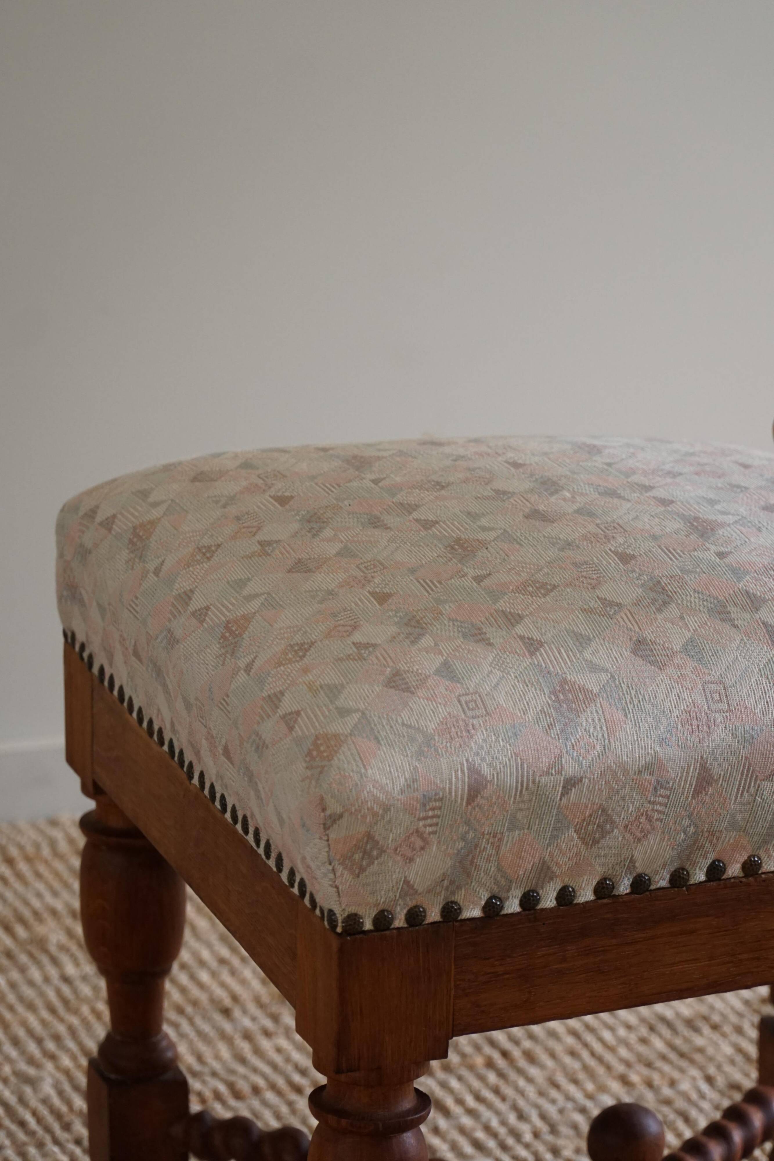 English-style baroque chair with twisted legs in elm, 1920s.